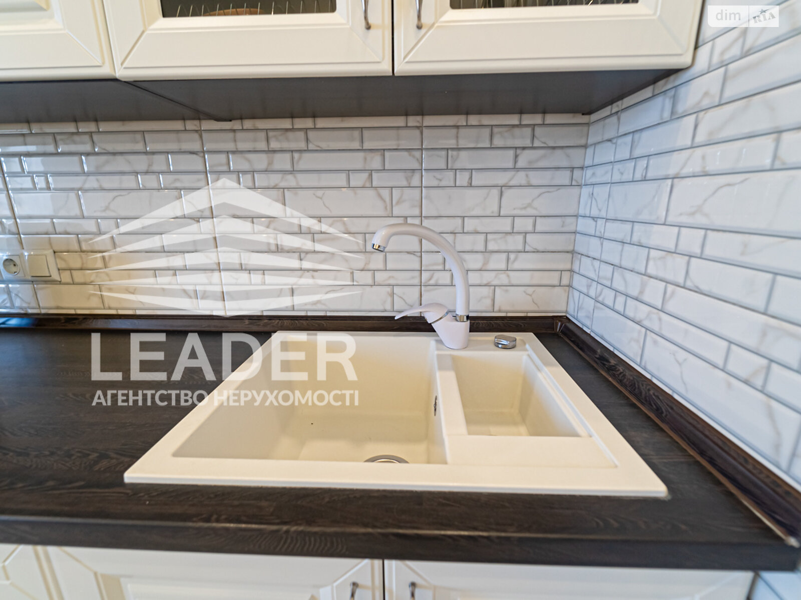 трехкомнатная квартира в Виннице, район Подолье, на ул. Зодчих в аренду на долгий срок помесячно фото 1