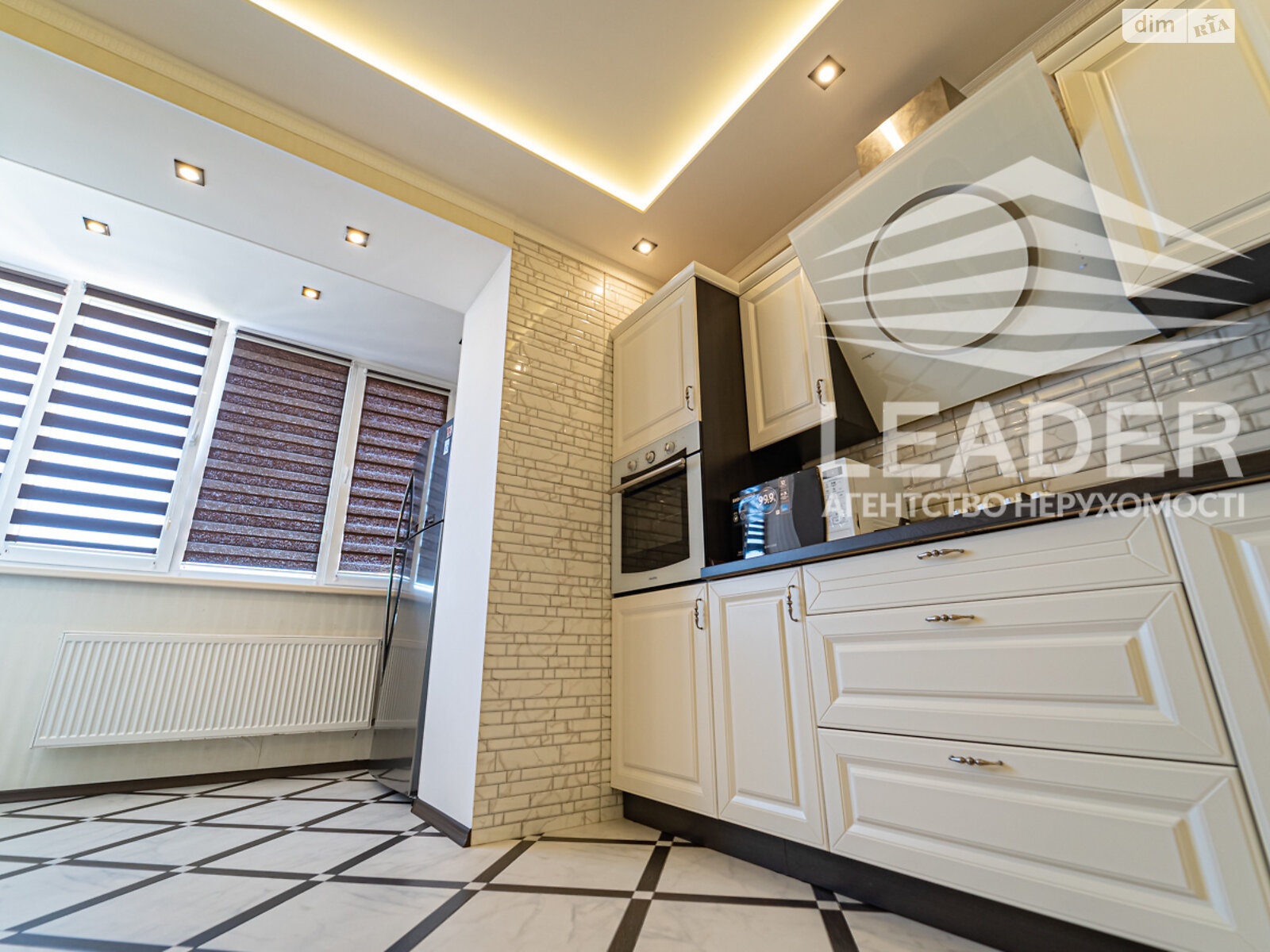 трехкомнатная квартира в Виннице, район Подолье, на ул. Зодчих в аренду на долгий срок помесячно фото 1