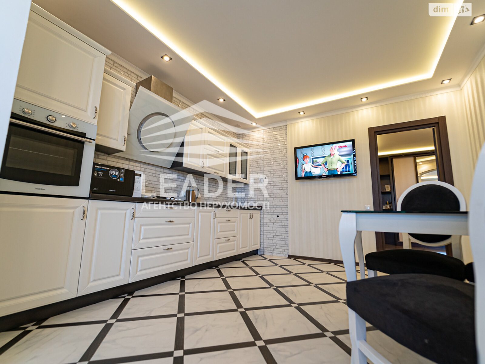 трехкомнатная квартира в Виннице, район Подолье, на ул. Зодчих в аренду на долгий срок помесячно фото 1