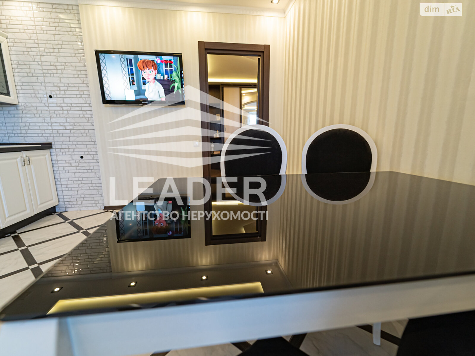 трехкомнатная квартира в Виннице, район Подолье, на ул. Зодчих в аренду на долгий срок помесячно фото 1