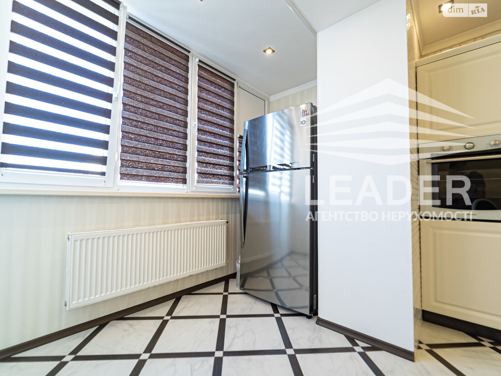 трехкомнатная квартира в Виннице, район Подолье, на ул. Зодчих в аренду на долгий срок помесячно фото 1