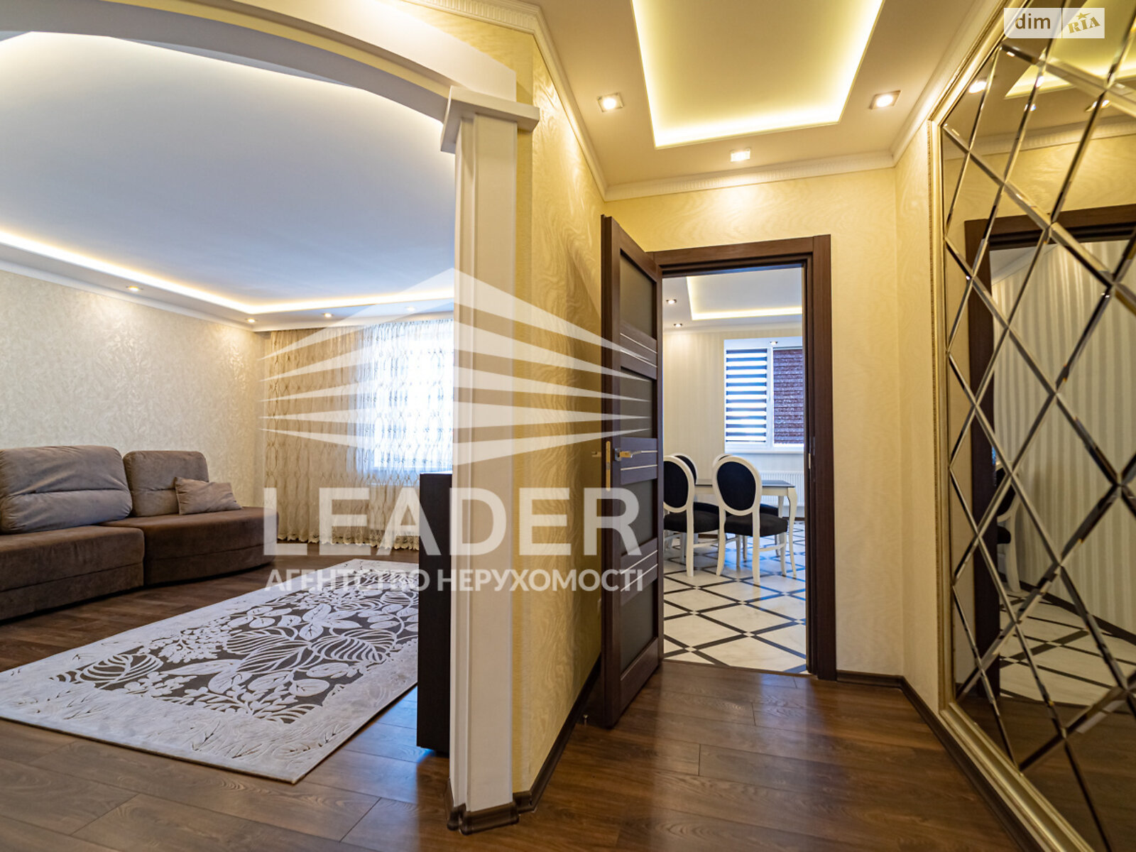 трехкомнатная квартира в Виннице, район Подолье, на ул. Зодчих в аренду на долгий срок помесячно фото 1