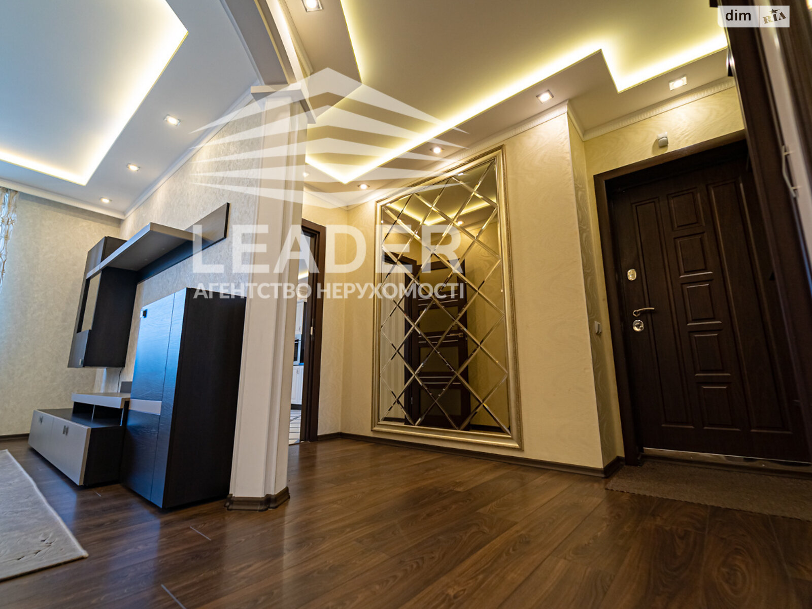 трехкомнатная квартира в Виннице, район Подолье, на ул. Зодчих в аренду на долгий срок помесячно фото 1