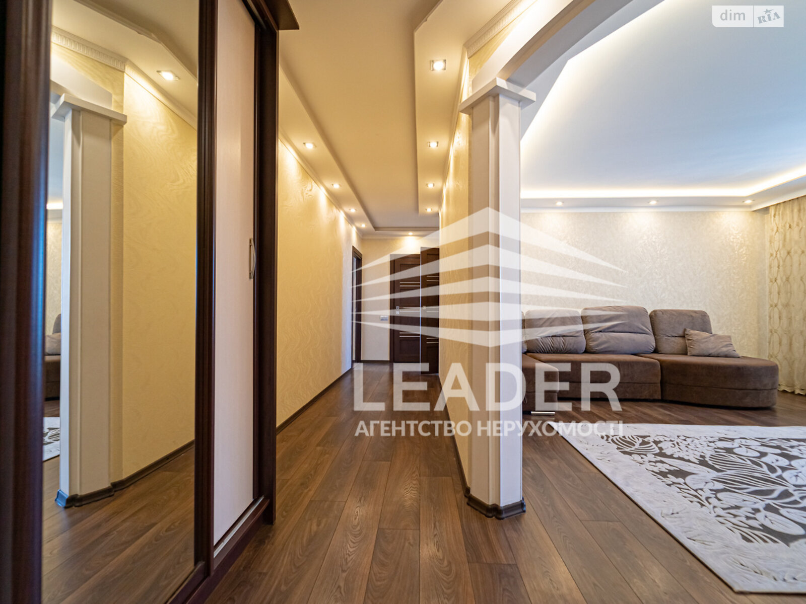 трехкомнатная квартира в Виннице, район Подолье, на ул. Зодчих в аренду на долгий срок помесячно фото 1