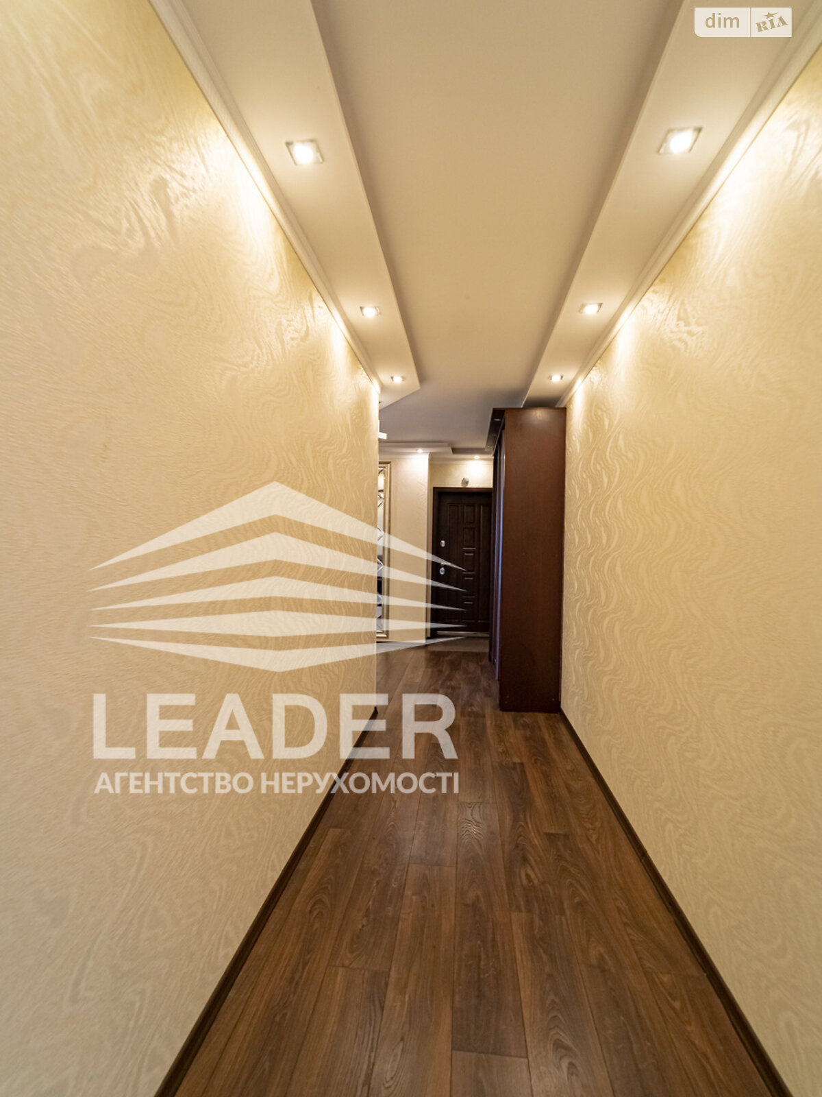 трехкомнатная квартира в Виннице, район Подолье, на ул. Зодчих в аренду на долгий срок помесячно фото 1