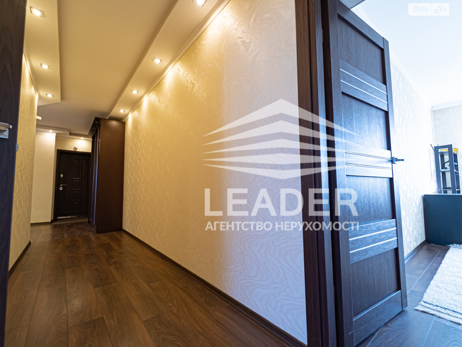 трехкомнатная квартира в Виннице, район Подолье, на ул. Зодчих в аренду на долгий срок помесячно фото 1