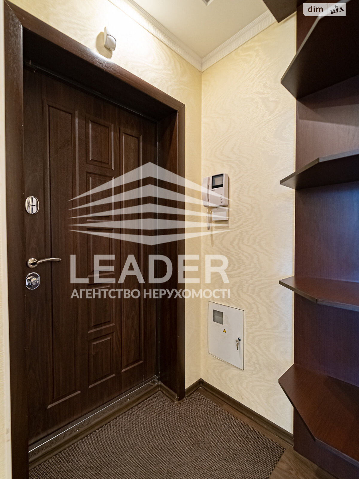 трехкомнатная квартира в Виннице, район Подолье, на ул. Зодчих в аренду на долгий срок помесячно фото 1