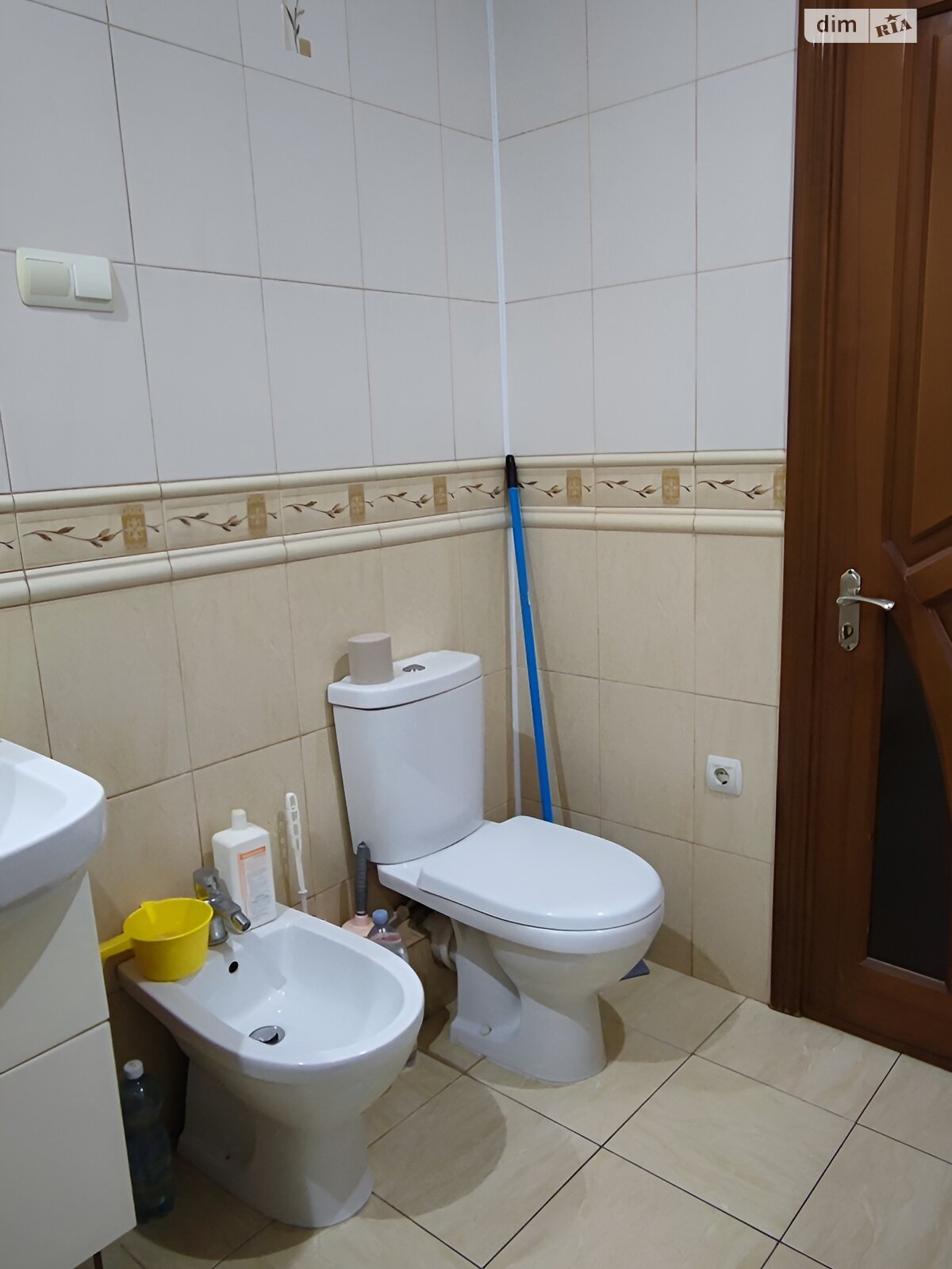 трикімнатна квартира в Вінниці, район Поділля, на вул. Зодчих в довготривалу оренду помісячно фото 1 трикімнатна квартира в Вінниці, район Поділля, на вул. Зодчих в довготривалу оренду помісячно фото 1