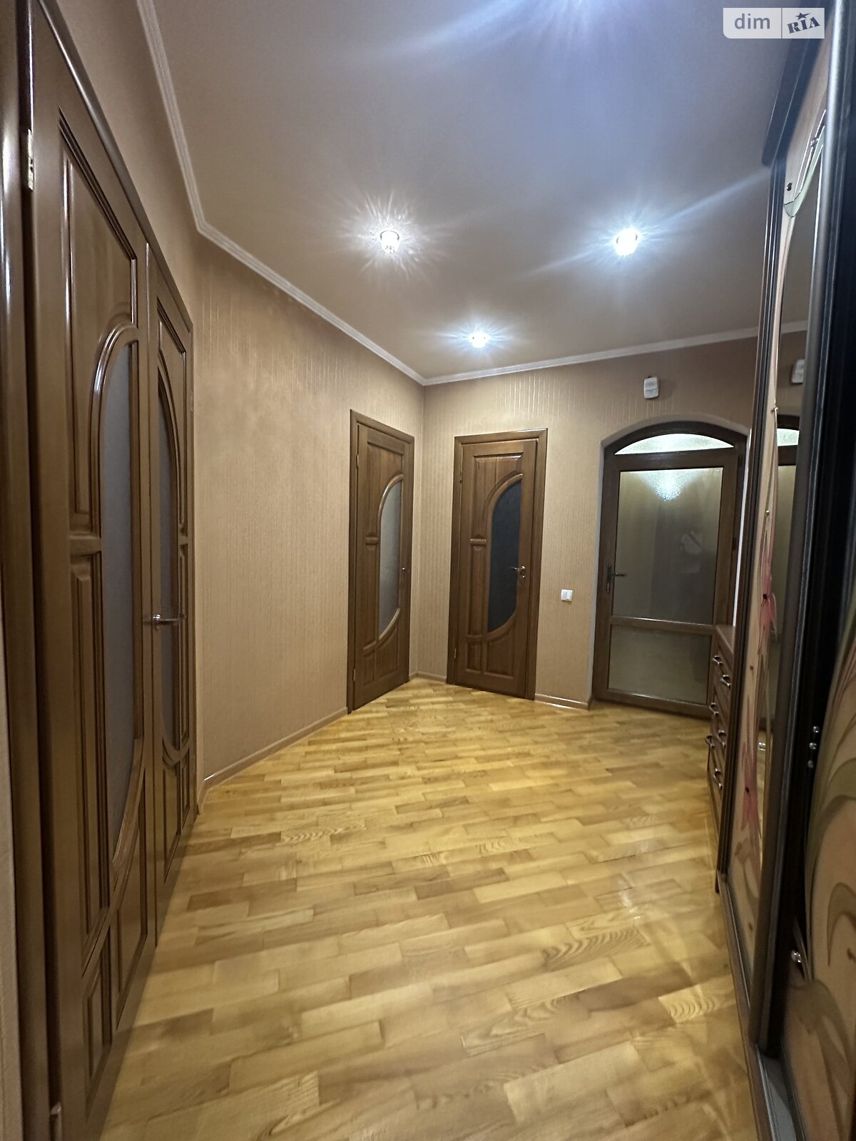 трикімнатна квартира в Вінниці, район Поділля, на вул. Зодчих 4 в довготривалу оренду помісячно фото 1 трикімнатна квартира в Вінниці, район Поділля, на вул. Зодчих 4 в довготривалу оренду помісячно фото 1