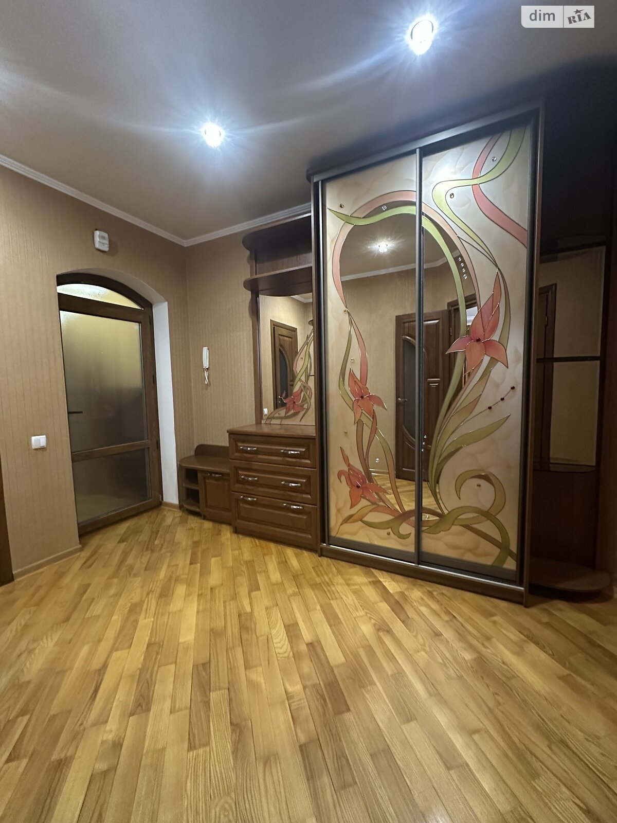 трикімнатна квартира в Вінниці, район Поділля, на вул. Зодчих 4 в довготривалу оренду помісячно фото 1 трикімнатна квартира в Вінниці, район Поділля, на вул. Зодчих 4 в довготривалу оренду помісячно фото 1