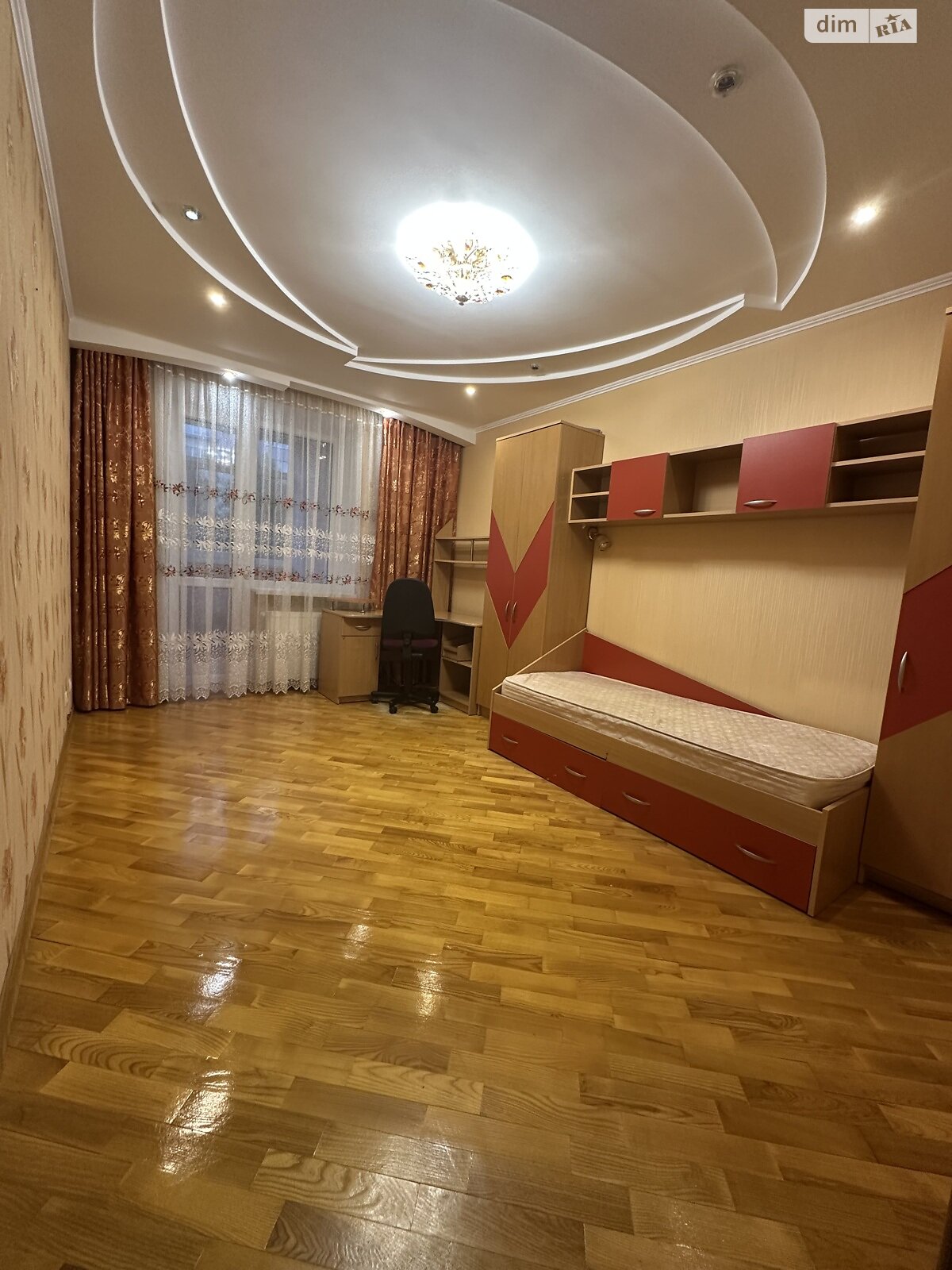 трикімнатна квартира в Вінниці, район Поділля, на вул. Зодчих 4 в довготривалу оренду помісячно фото 1 трикімнатна квартира в Вінниці, район Поділля, на вул. Зодчих 4 в довготривалу оренду помісячно фото 1