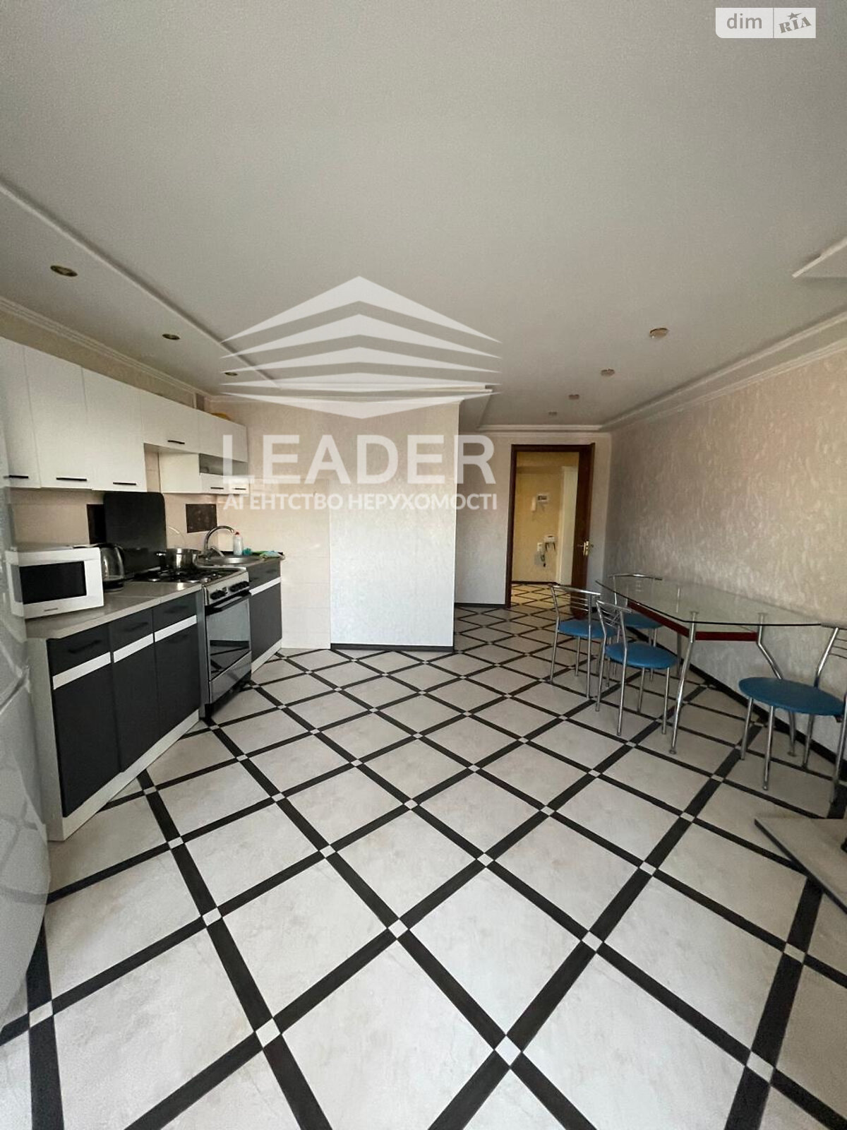 трикімнатна квартира в Вінниці, район Поділля, на вул. Зодчих в довготривалу оренду помісячно фото 1 трикімнатна квартира в Вінниці, район Поділля, на вул. Зодчих в довготривалу оренду помісячно фото 1