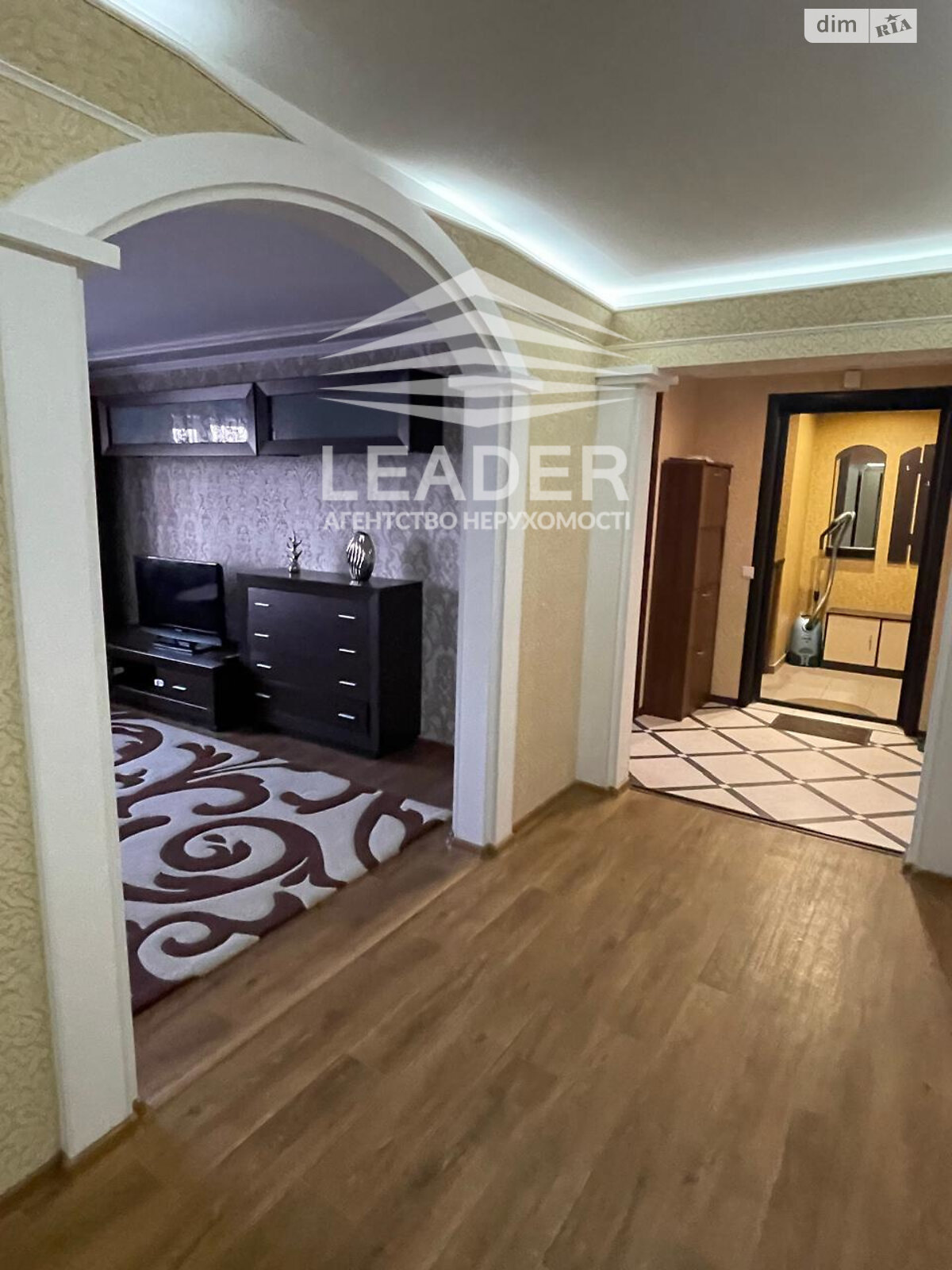 трикімнатна квартира в Вінниці, район Поділля, на вул. Зодчих в довготривалу оренду помісячно фото 1 трикімнатна квартира в Вінниці, район Поділля, на вул. Зодчих в довготривалу оренду помісячно фото 1