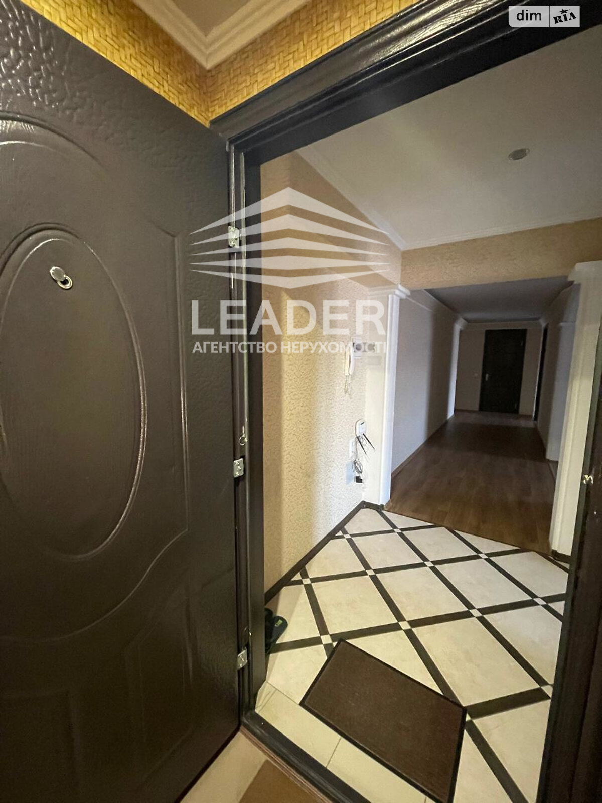 трикімнатна квартира в Вінниці, район Поділля, на вул. Зодчих в довготривалу оренду помісячно фото 1 трикімнатна квартира в Вінниці, район Поділля, на вул. Зодчих в довготривалу оренду помісячно фото 1