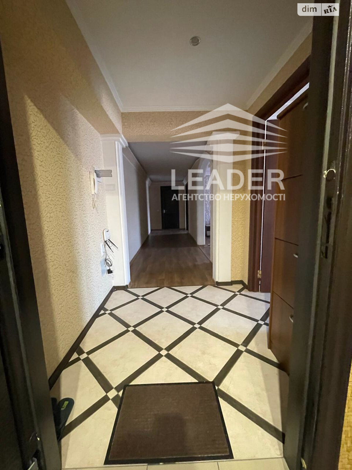 трикімнатна квартира в Вінниці, район Поділля, на вул. Зодчих в довготривалу оренду помісячно фото 1 трикімнатна квартира в Вінниці, район Поділля, на вул. Зодчих в довготривалу оренду помісячно фото 1