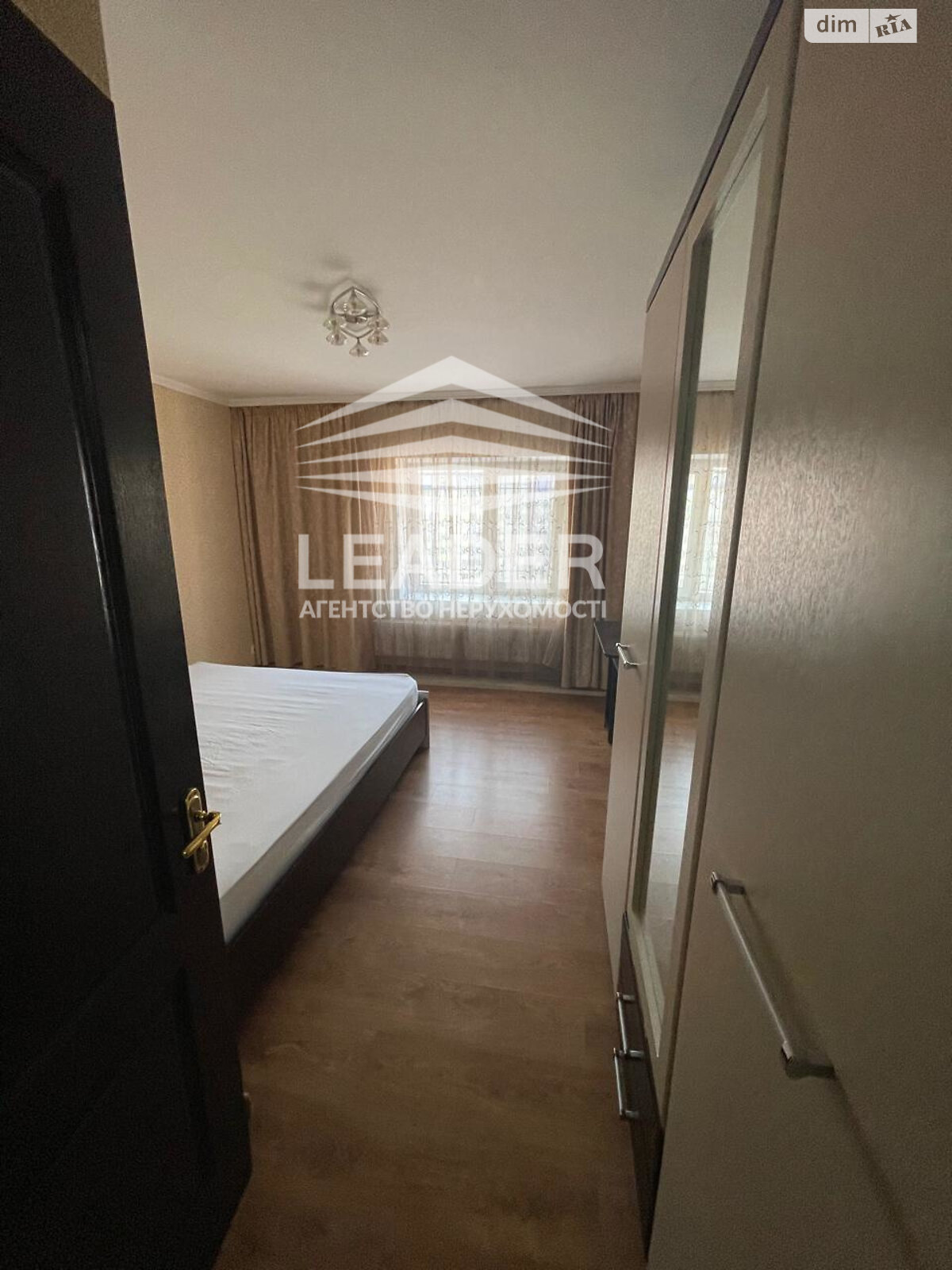 трикімнатна квартира в Вінниці, район Поділля, на вул. Зодчих в довготривалу оренду помісячно фото 1 трикімнатна квартира в Вінниці, район Поділля, на вул. Зодчих в довготривалу оренду помісячно фото 1