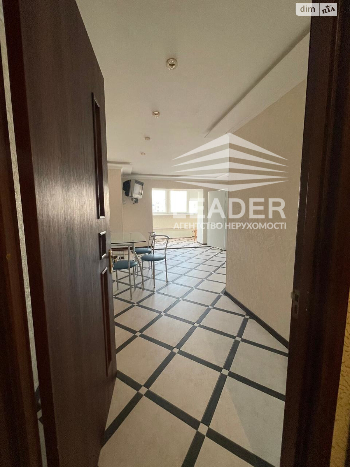 трикімнатна квартира в Вінниці, район Поділля, на вул. Зодчих в довготривалу оренду помісячно фото 1 трикімнатна квартира в Вінниці, район Поділля, на вул. Зодчих в довготривалу оренду помісячно фото 1