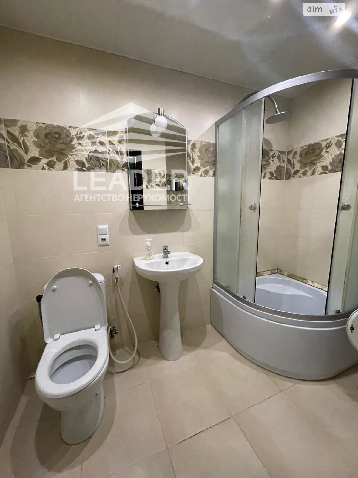 трикімнатна квартира в Вінниці, район Поділля, на вул. Зодчих в довготривалу оренду помісячно фото 1 трикімнатна квартира в Вінниці, район Поділля, на вул. Зодчих в довготривалу оренду помісячно фото 1