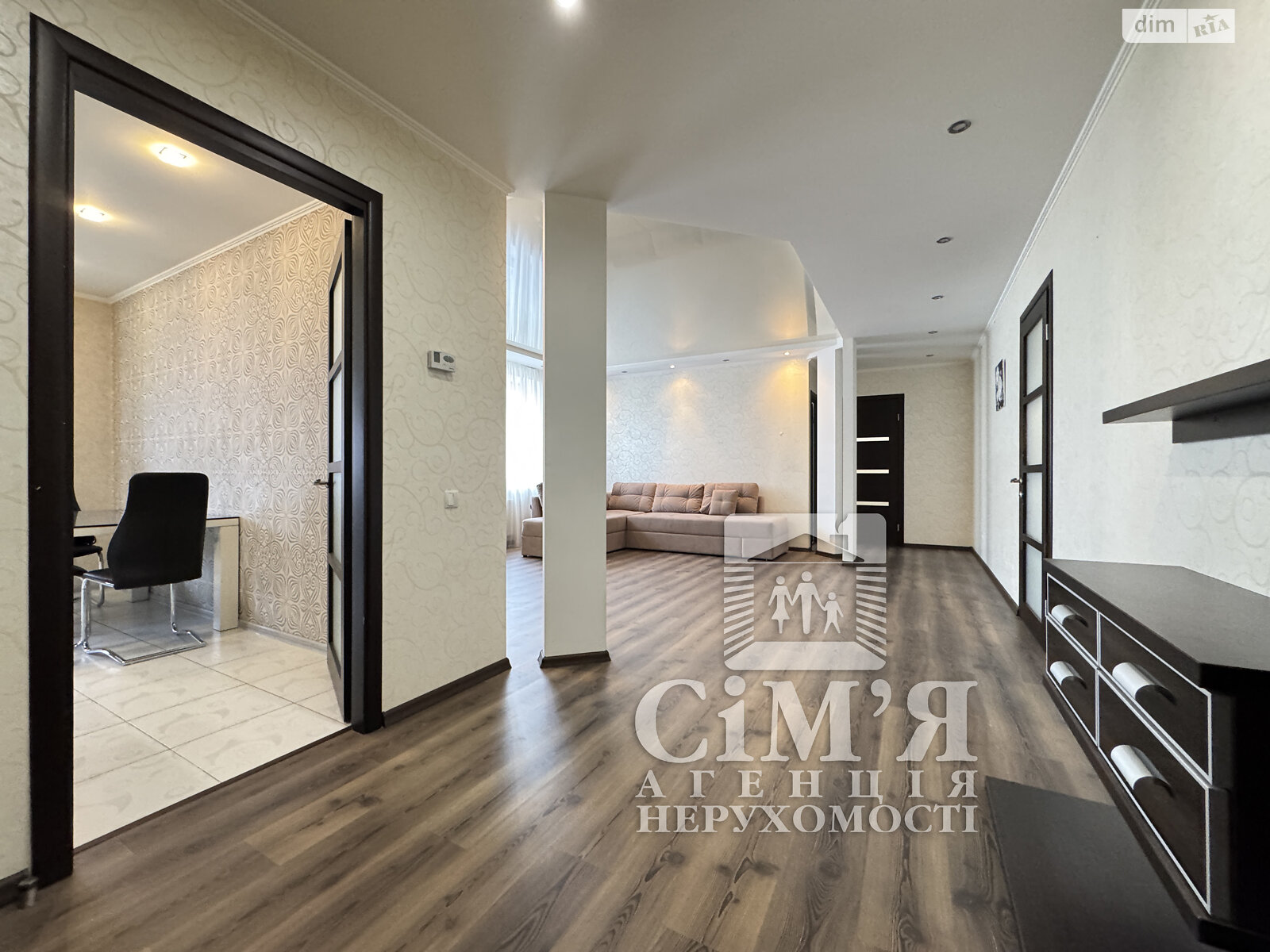 трехкомнатная квартира в Виннице, район Подолье, на ул. Зодчих в аренду на долгий срок помесячно фото 1 трехкомнатная квартира в Виннице, район Подолье, на ул. Зодчих в аренду на долгий срок помесячно фото 1