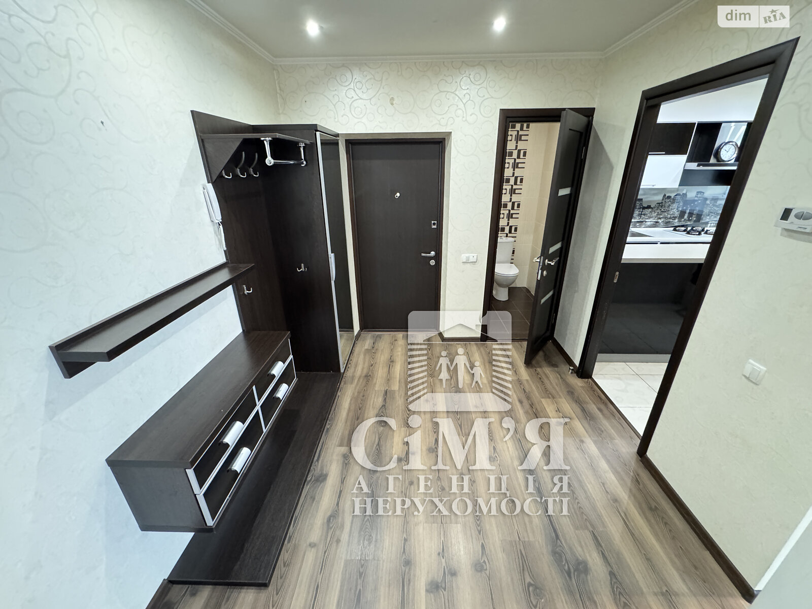 трехкомнатная квартира в Виннице, район Подолье, на ул. Зодчих в аренду на долгий срок помесячно фото 1 трехкомнатная квартира в Виннице, район Подолье, на ул. Зодчих в аренду на долгий срок помесячно фото 1