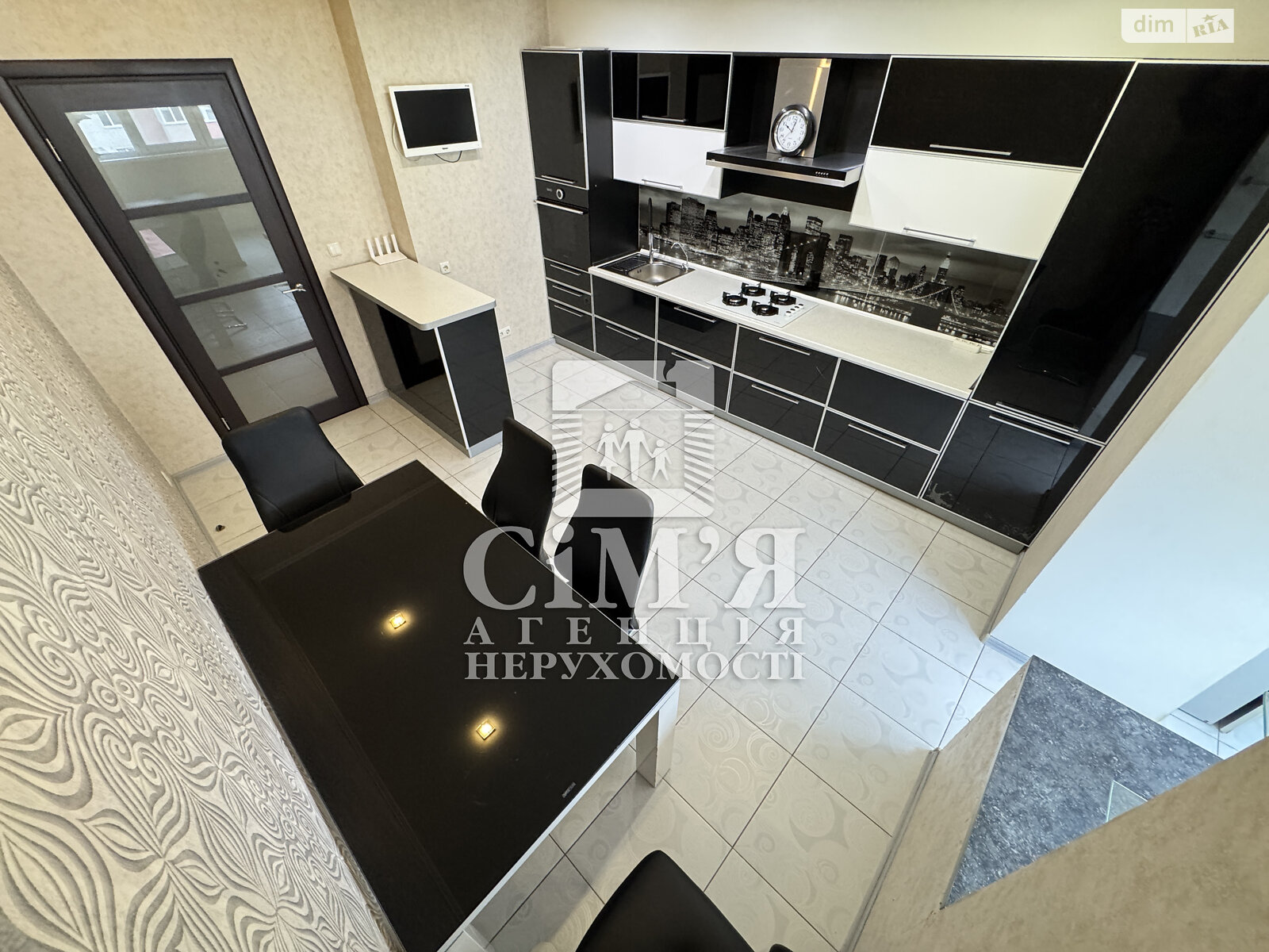 трехкомнатная квартира в Виннице, район Подолье, на ул. Зодчих в аренду на долгий срок помесячно фото 1 трехкомнатная квартира в Виннице, район Подолье, на ул. Зодчих в аренду на долгий срок помесячно фото 1