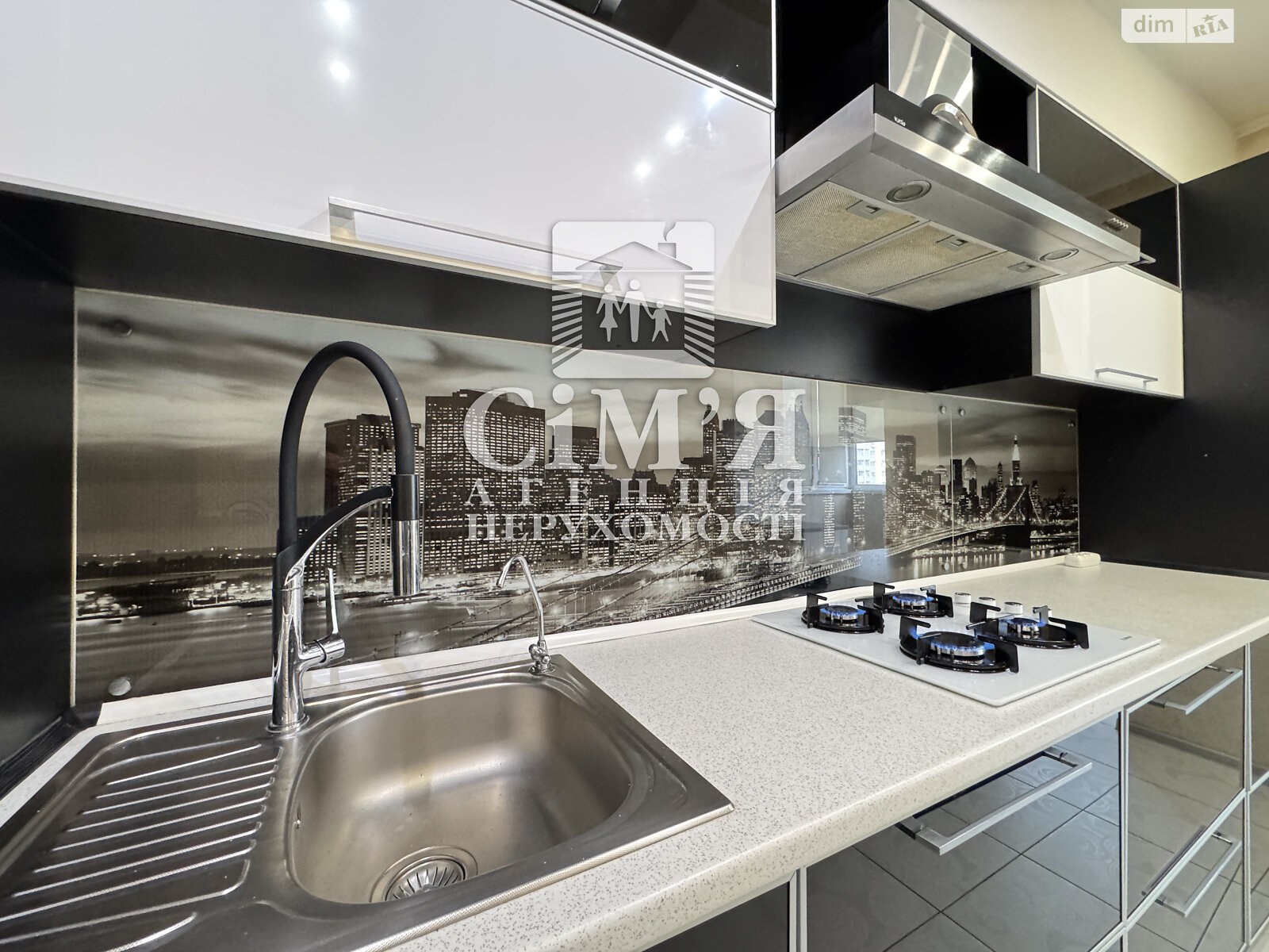 трехкомнатная квартира в Виннице, район Подолье, на ул. Зодчих в аренду на долгий срок помесячно фото 1 трехкомнатная квартира в Виннице, район Подолье, на ул. Зодчих в аренду на долгий срок помесячно фото 1