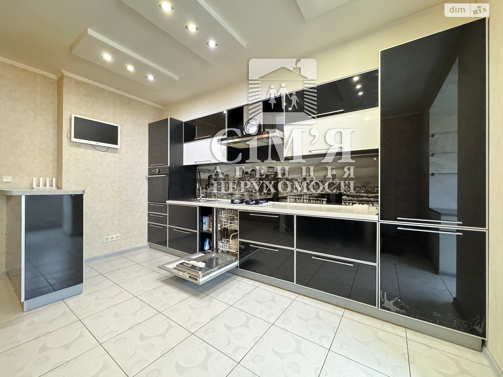 трехкомнатная квартира в Виннице, район Подолье, на ул. Зодчих в аренду на долгий срок помесячно фото 1 трехкомнатная квартира в Виннице, район Подолье, на ул. Зодчих в аренду на долгий срок помесячно фото 1