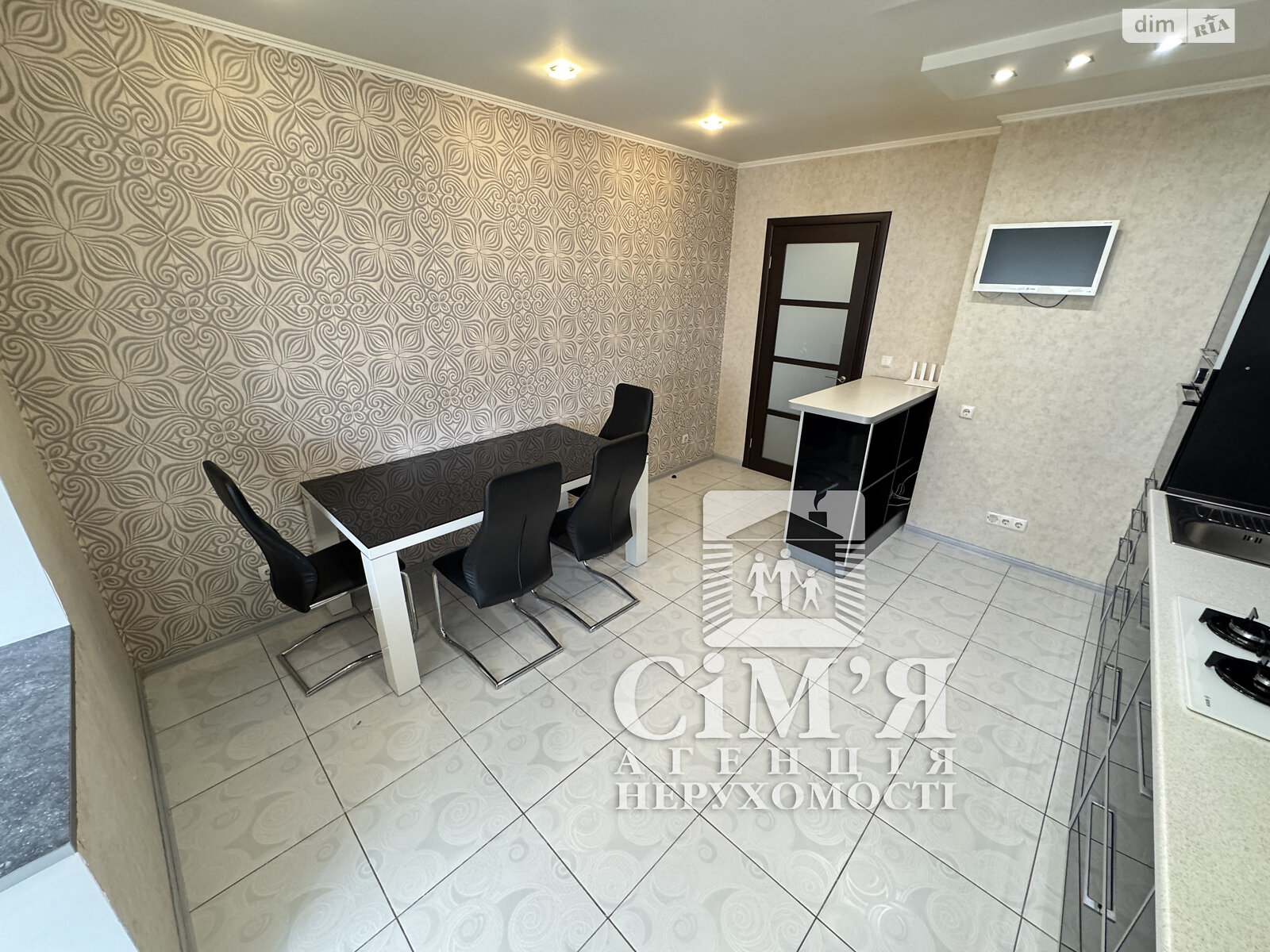 трехкомнатная квартира в Виннице, район Подолье, на ул. Зодчих в аренду на долгий срок помесячно фото 1 трехкомнатная квартира в Виннице, район Подолье, на ул. Зодчих в аренду на долгий срок помесячно фото 1