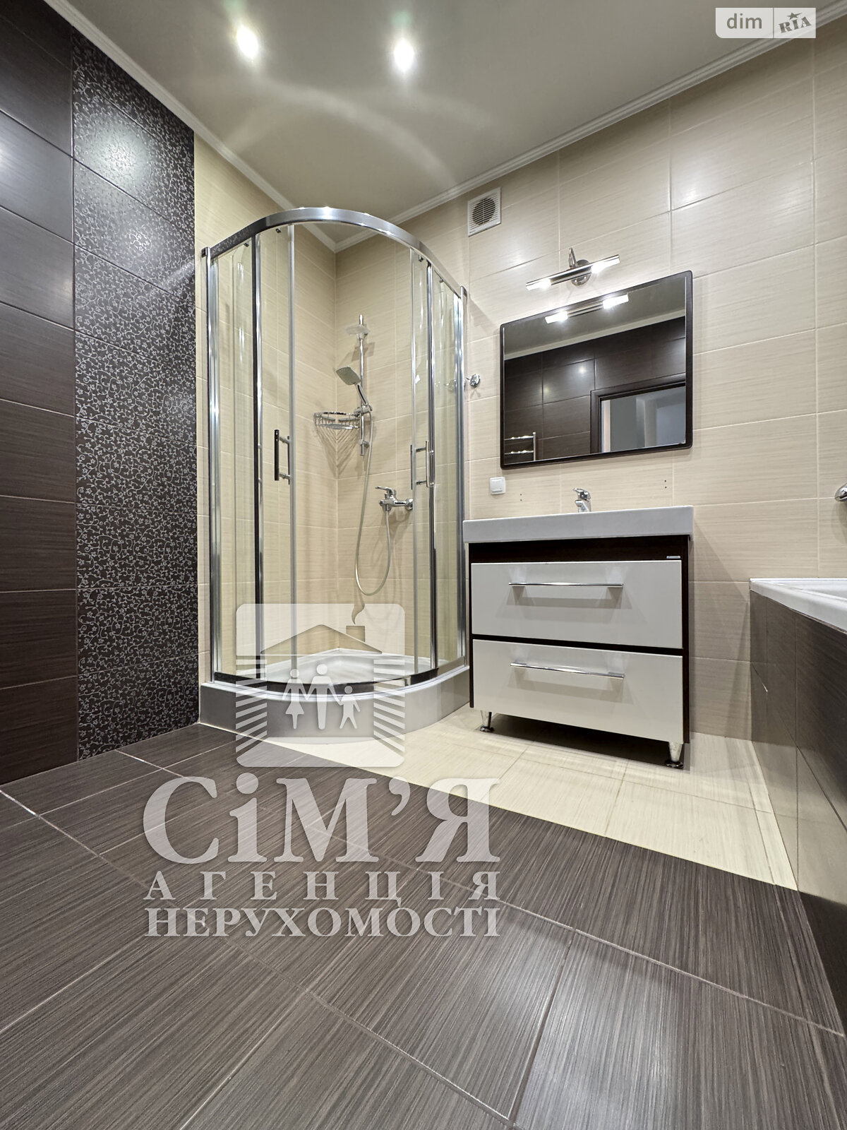 трехкомнатная квартира в Виннице, район Подолье, на ул. Зодчих в аренду на долгий срок помесячно фото 1 трехкомнатная квартира в Виннице, район Подолье, на ул. Зодчих в аренду на долгий срок помесячно фото 1