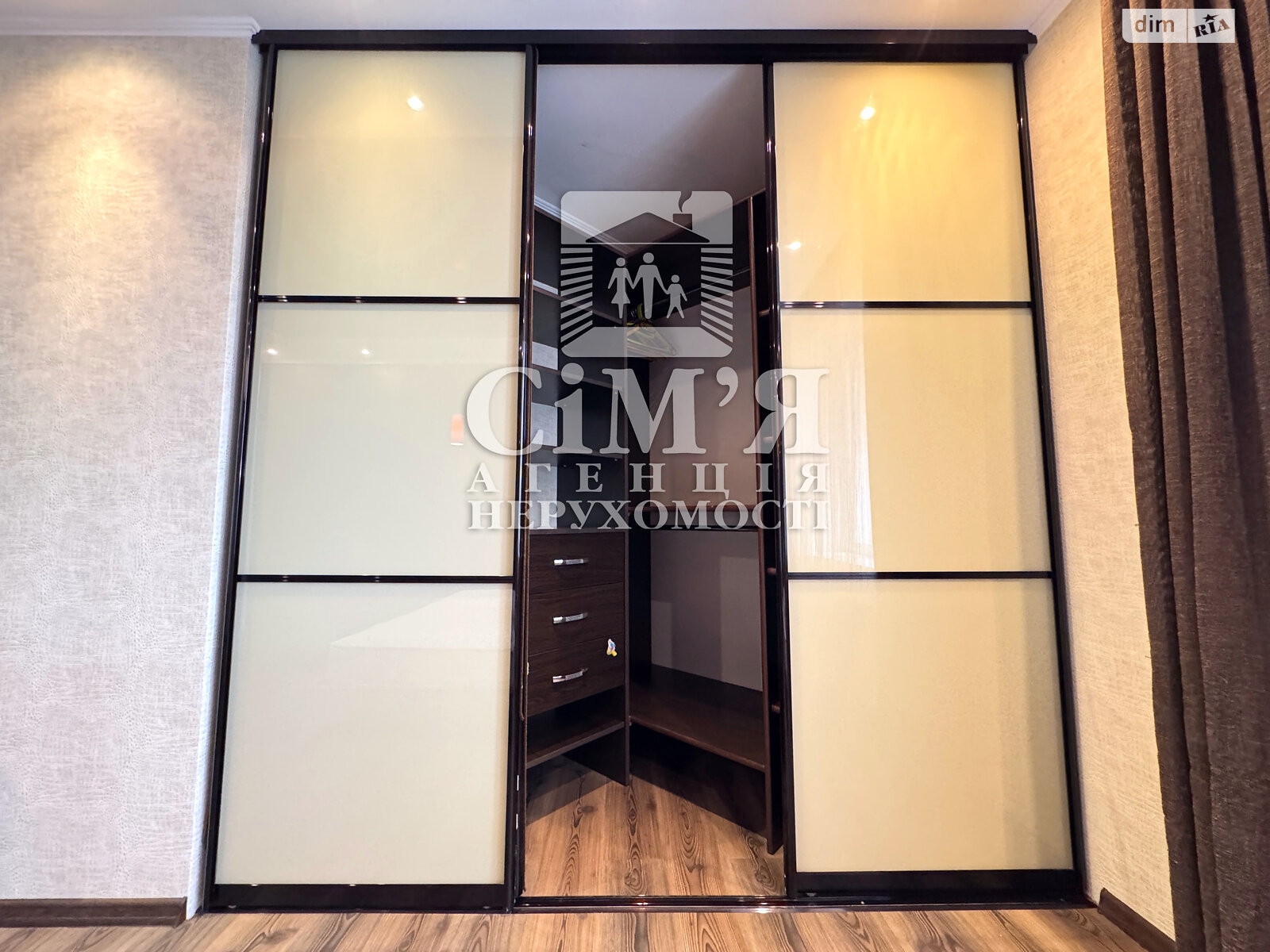 трехкомнатная квартира в Виннице, район Подолье, на ул. Зодчих в аренду на долгий срок помесячно фото 1 трехкомнатная квартира в Виннице, район Подолье, на ул. Зодчих в аренду на долгий срок помесячно фото 1