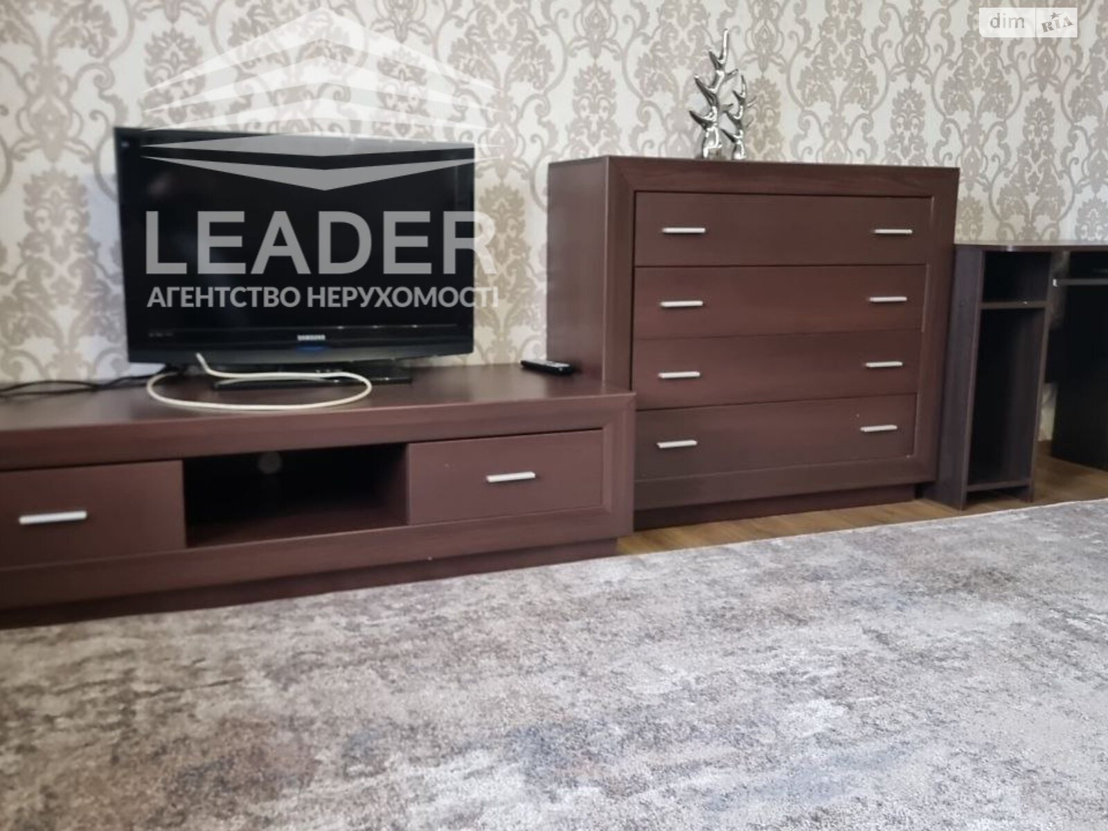 трикімнатна квартира в Вінниці, район Поділля, на вул. Зодчих в довготривалу оренду помісячно фото 1