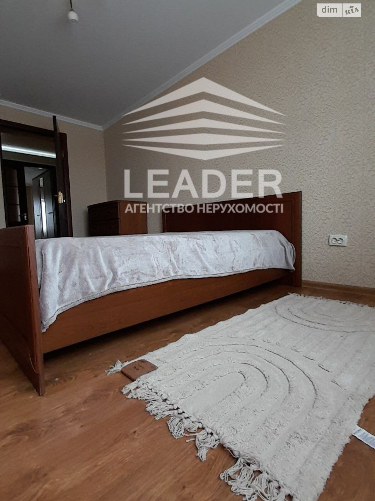 трикімнатна квартира в Вінниці, район Поділля, на вул. Зодчих в довготривалу оренду помісячно фото 1