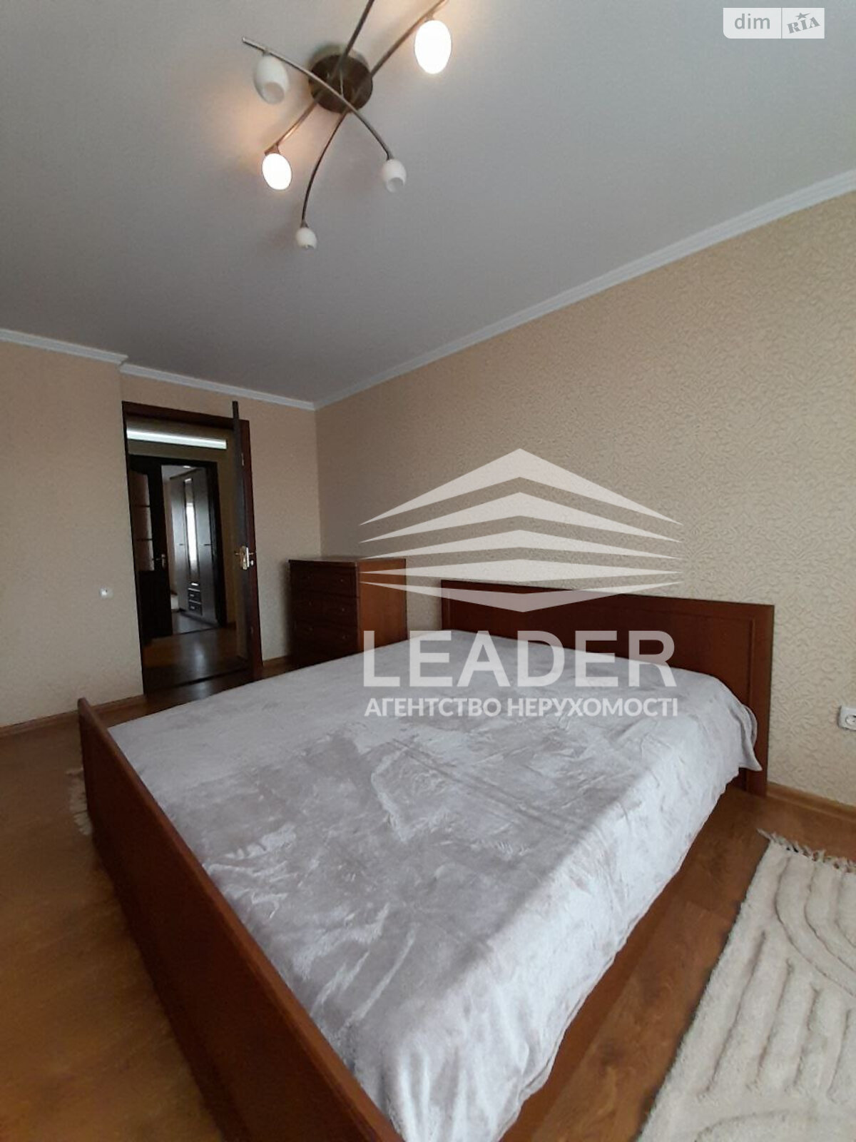 трикімнатна квартира в Вінниці, район Поділля, на вул. Зодчих в довготривалу оренду помісячно фото 1