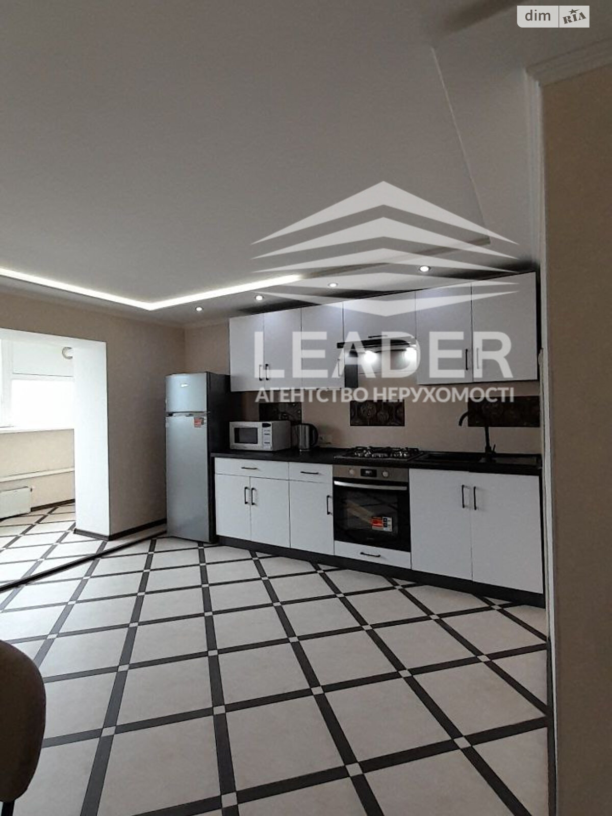 трикімнатна квартира в Вінниці, район Поділля, на вул. Зодчих в довготривалу оренду помісячно фото 1