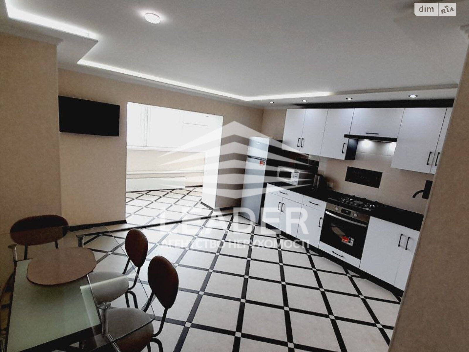 трикімнатна квартира в Вінниці, район Поділля, на вул. Зодчих в довготривалу оренду помісячно фото 1