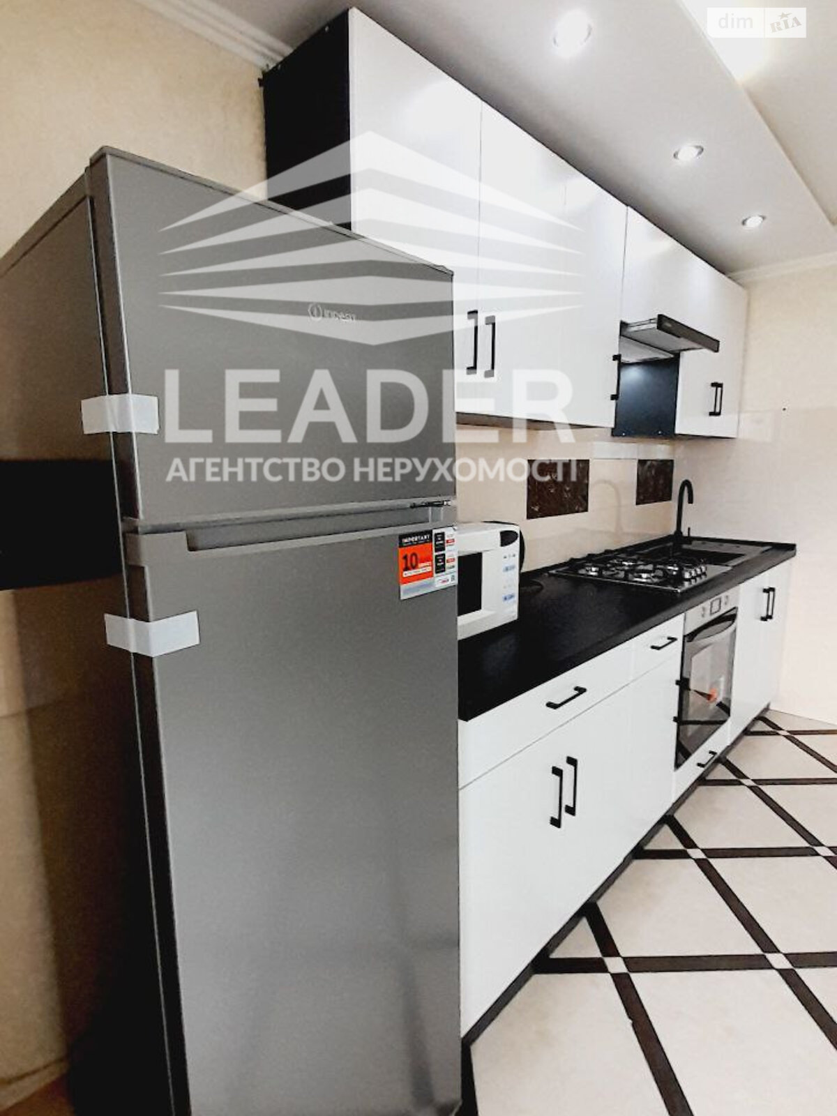 трикімнатна квартира в Вінниці, район Поділля, на вул. Зодчих в довготривалу оренду помісячно фото 1