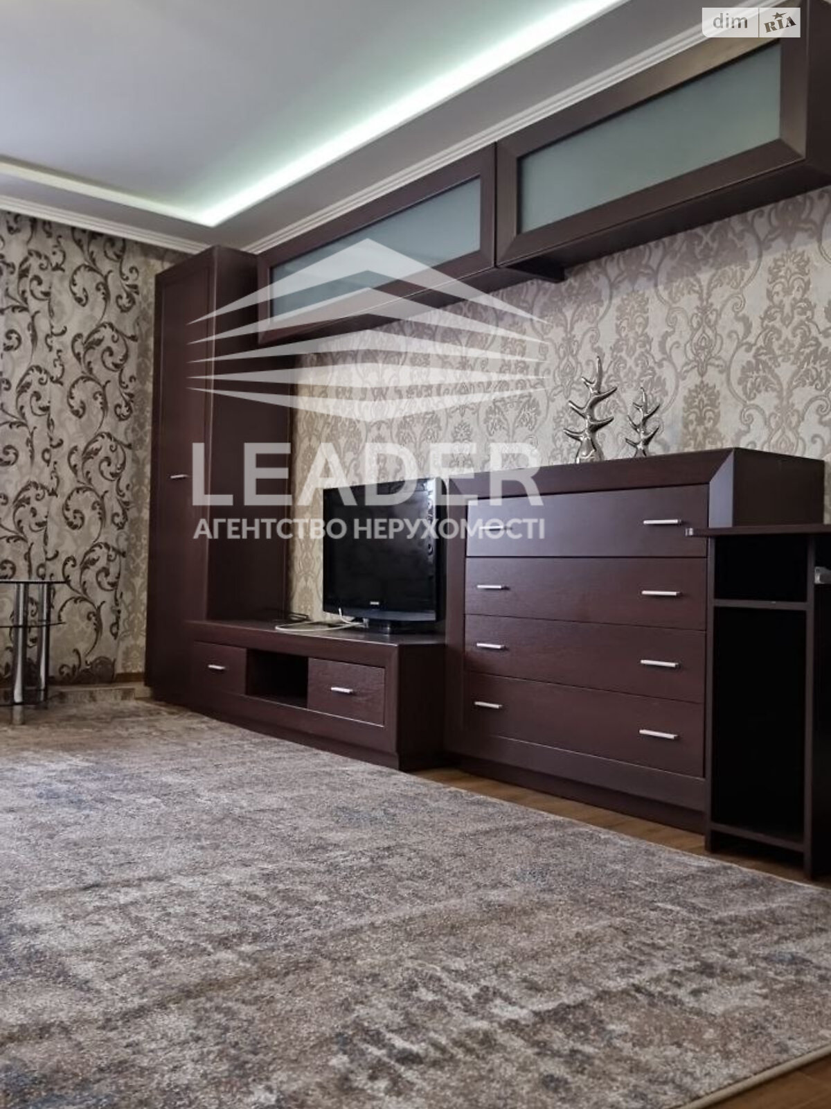 трикімнатна квартира в Вінниці, район Поділля, на вул. Зодчих в довготривалу оренду помісячно фото 1