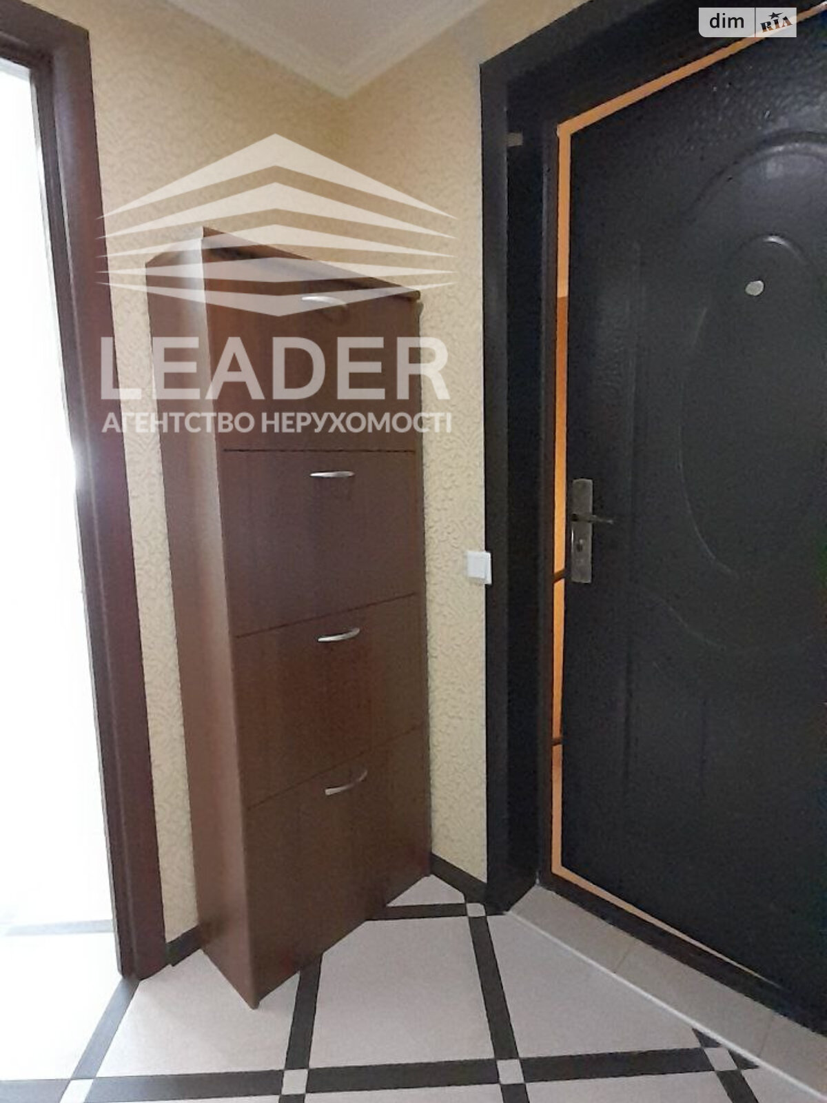 трикімнатна квартира в Вінниці, район Поділля, на вул. Зодчих в довготривалу оренду помісячно фото 1