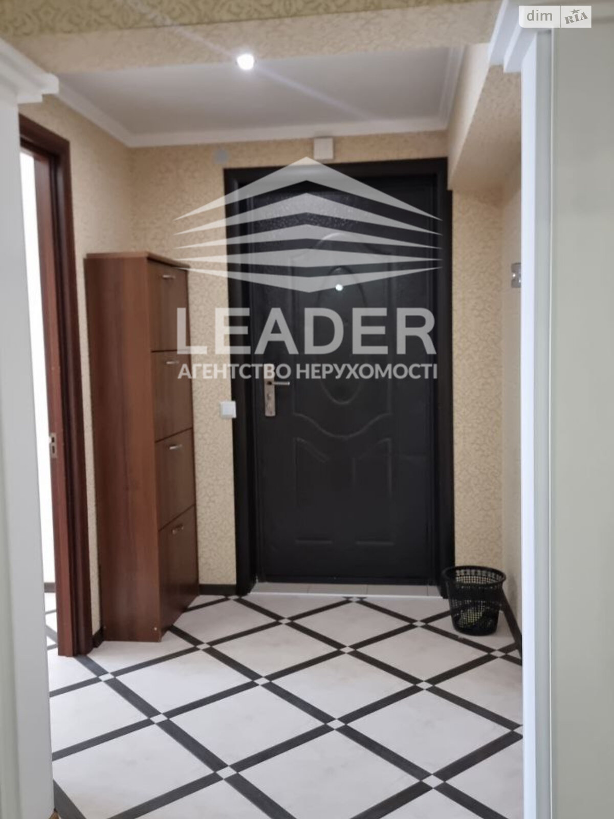 трикімнатна квартира в Вінниці, район Поділля, на вул. Зодчих в довготривалу оренду помісячно фото 1