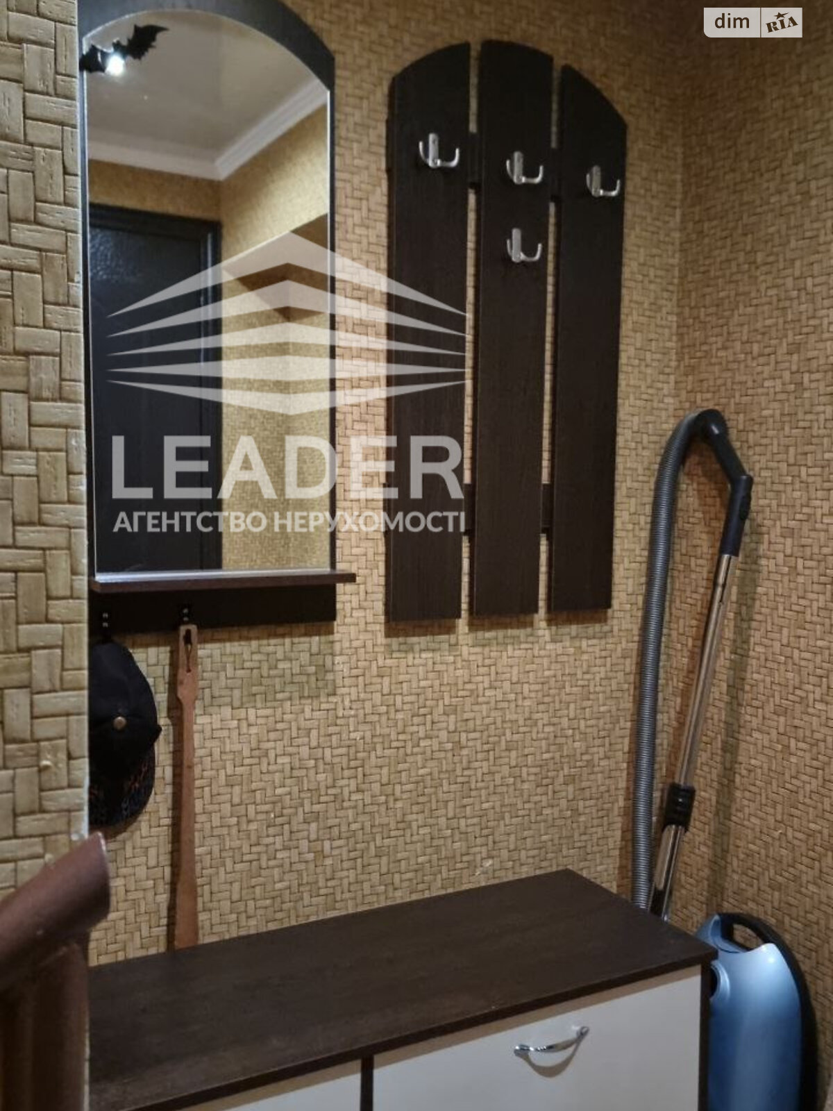 трикімнатна квартира в Вінниці, район Поділля, на вул. Зодчих в довготривалу оренду помісячно фото 1