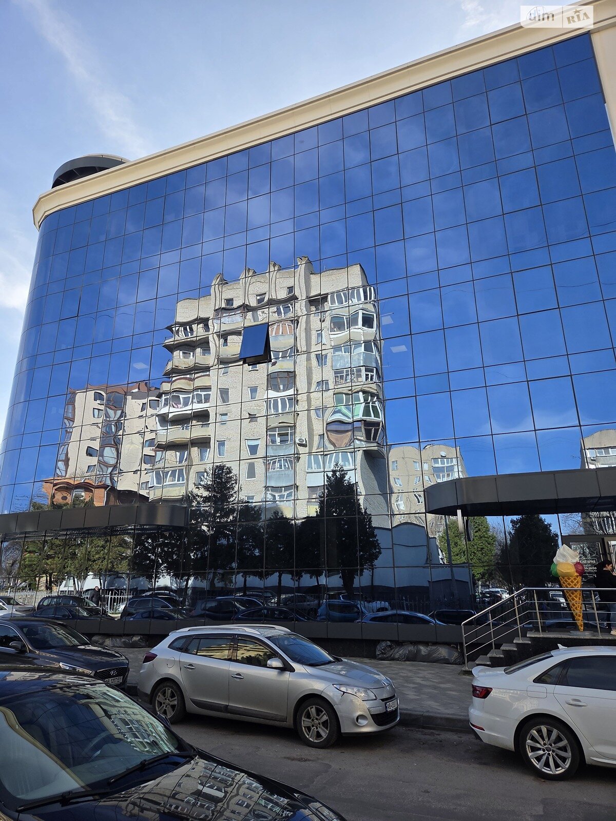 трикімнатна квартира в Вінниці, район Слов’янка, на вул. Пирогова в довготривалу оренду помісячно фото 1