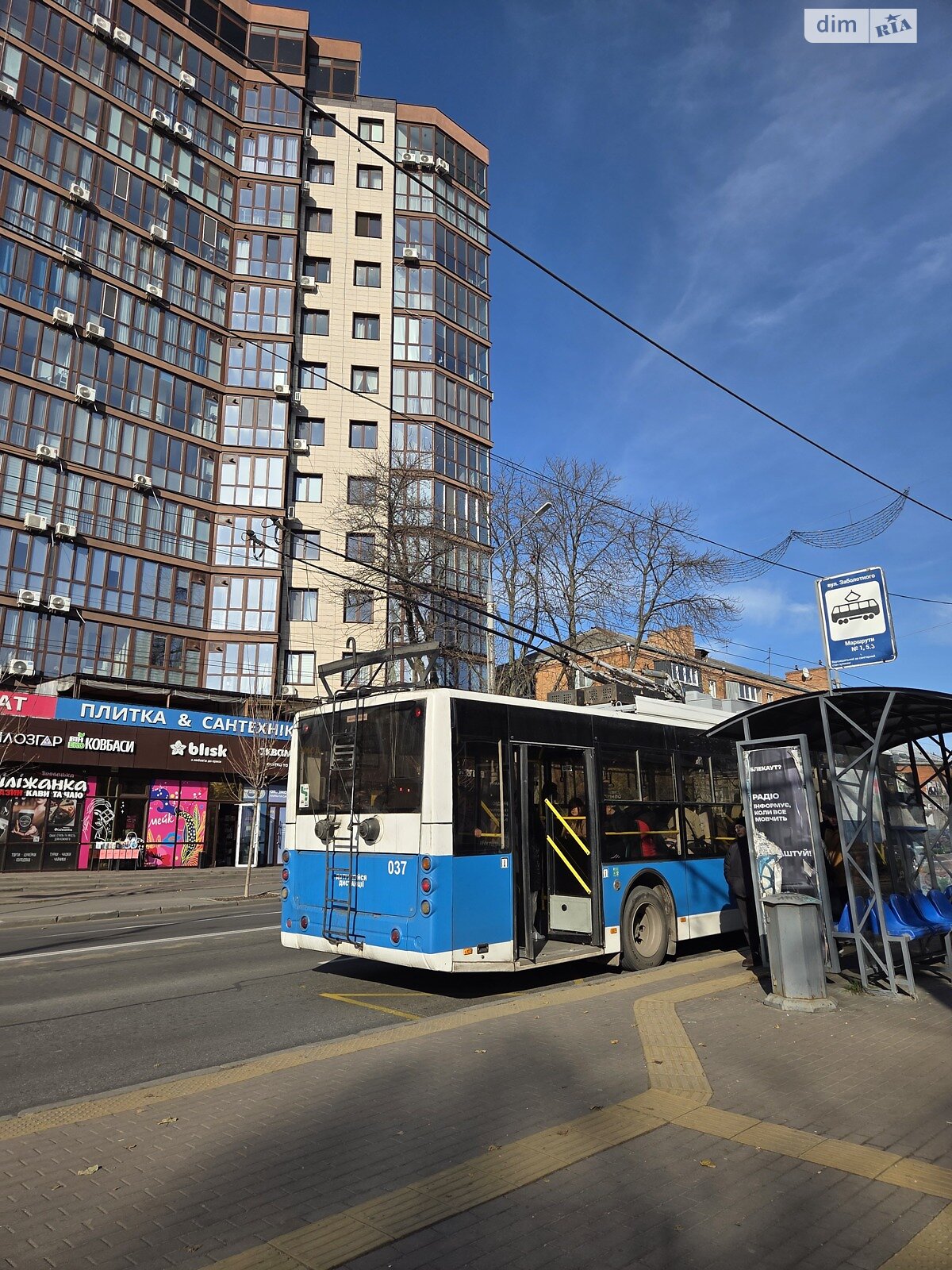 трикімнатна квартира в Вінниці, район Слов’янка, на вул. Пирогова в довготривалу оренду помісячно фото 1