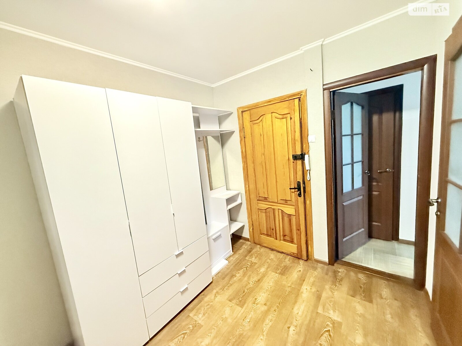 трехкомнатная квартира с мебелью в Виннице, район Свердловский массив, на ул. Сенатора Маккейна в аренду на долгий срок помесячно фото 1