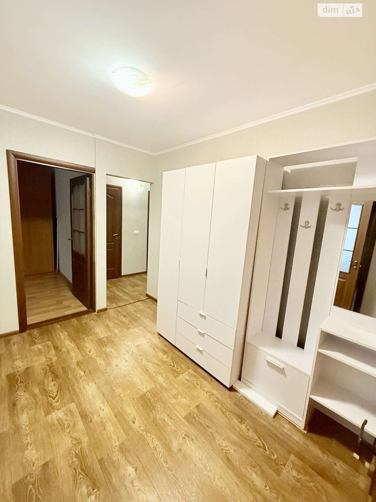 трехкомнатная квартира с мебелью в Виннице, район Свердловский массив, на ул. Сенатора Маккейна в аренду на долгий срок помесячно фото 1