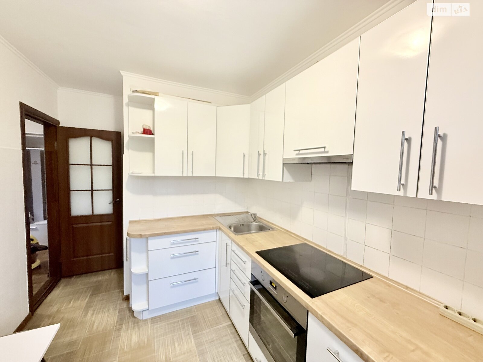 трехкомнатная квартира с мебелью в Виннице, район Свердловский массив, на ул. Сенатора Маккейна в аренду на долгий срок помесячно фото 1