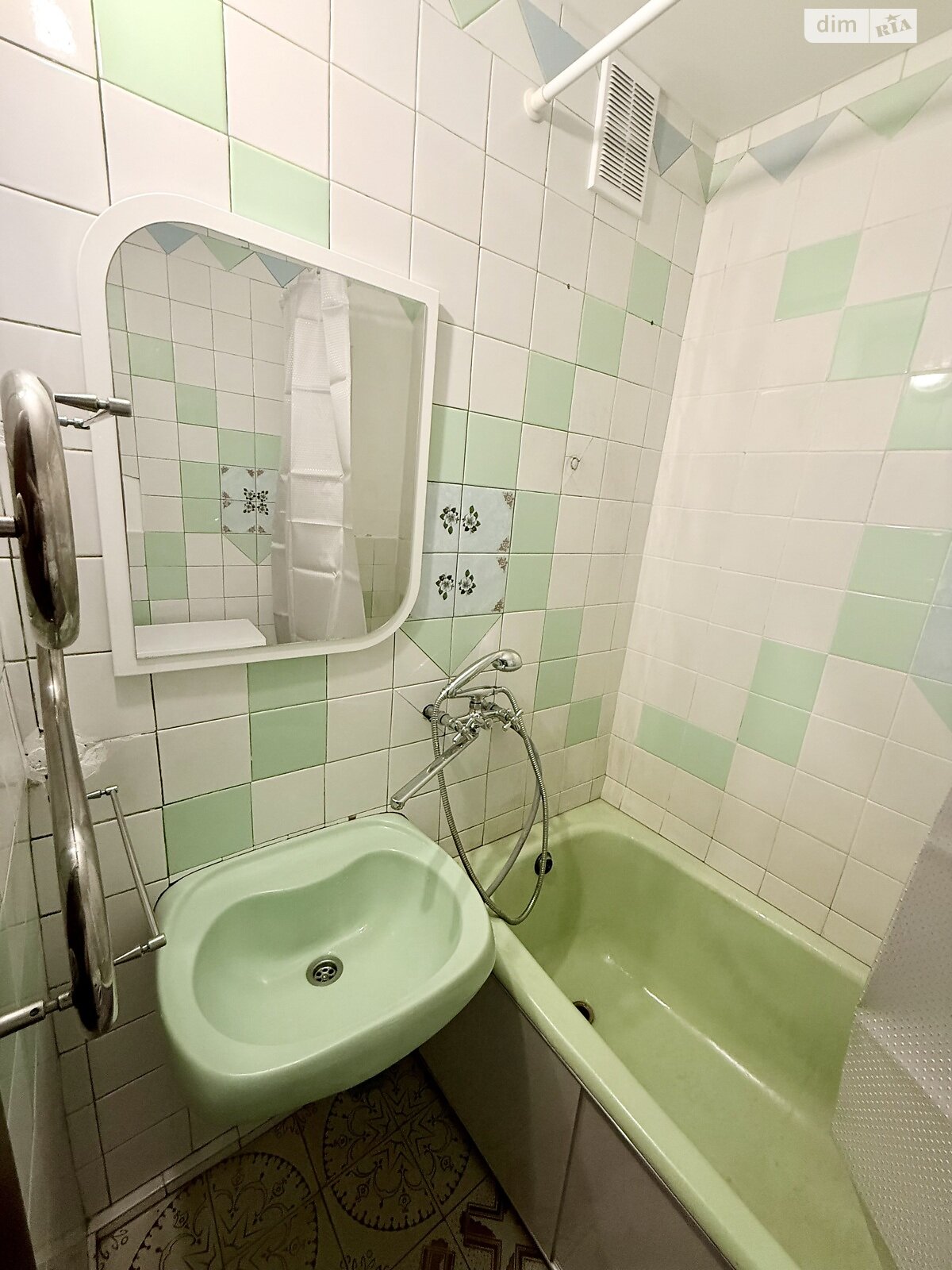 трехкомнатная квартира с мебелью в Виннице, район Свердловский массив, на ул. Сенатора Маккейна в аренду на долгий срок помесячно фото 1