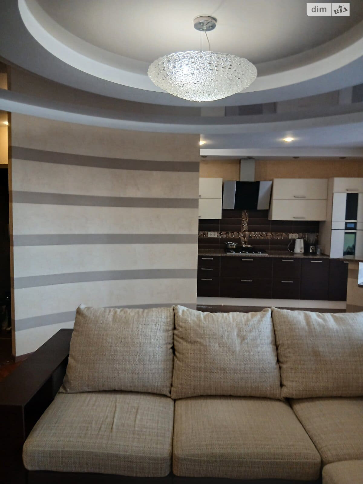 трикімнатна квартира в Вінниці, район Центр, на вул. Григорія Сковороди 10 в довготривалу оренду помісячно фото 1