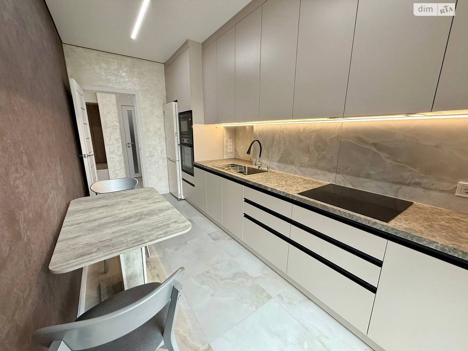 двухкомнатная квартира в Виннице, район Центр, на пер. Кирпичный в аренду на долгий срок помесячно фото 1 двухкомнатная квартира в Виннице, район Центр, на пер. Кирпичный в аренду на долгий срок помесячно фото 1