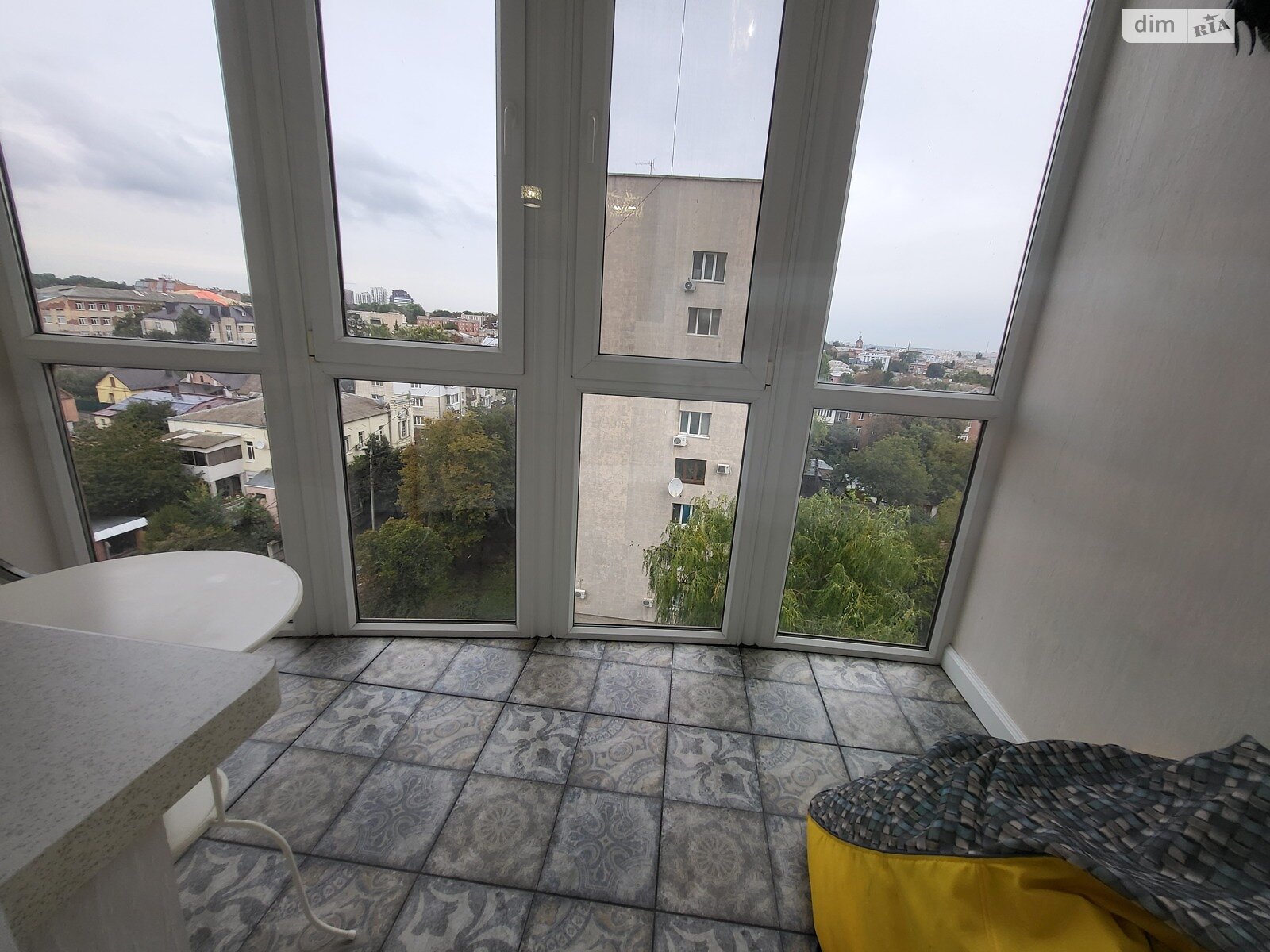 чотирикімнатна квартира в Вінниці, район Центр, на вул. Степана Бандери в довготривалу оренду помісячно фото 1