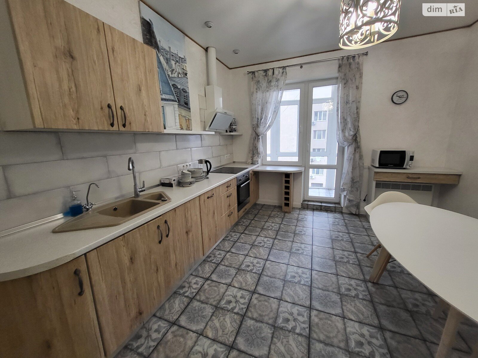 чотирикімнатна квартира в Вінниці, район Центр, на вул. Степана Бандери в довготривалу оренду помісячно фото 1